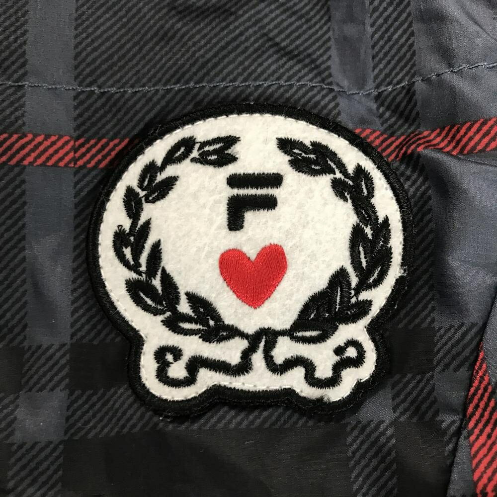 【超美品】フィラゴルフ 中綿ベスト ダークグレー×黒 チェック柄 胸元ワッペン スナップボタン レディース L ゴルフウェア FILA GOLF