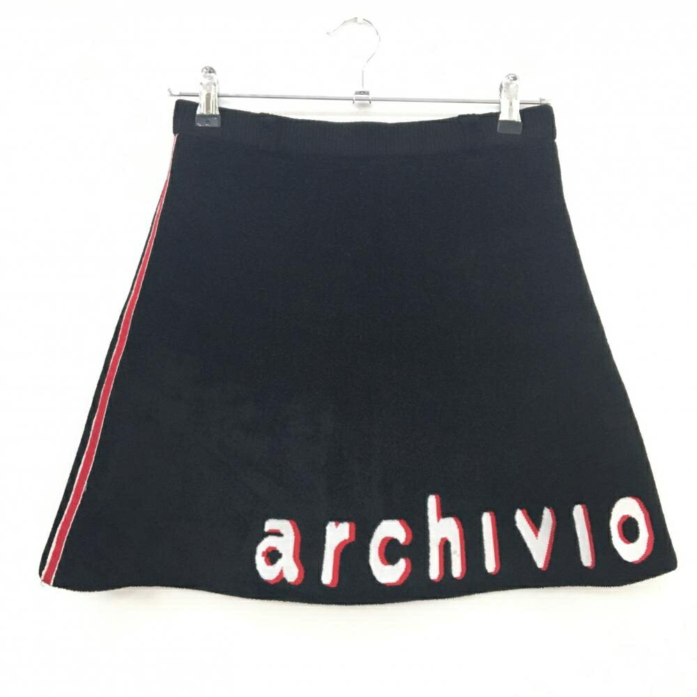 商品説明 ブランド archivio アイテム ニットスカート 表記サイズ 36 ※海外サイズの場合もございます。必ず実寸サイズをご確認ください。 実寸サイズ 　ウエスト：約34.5cm　スカート丈：約43cm ※実寸サイズの採寸方法については、こちらをご覧ください。 ★実寸サイズは平台に平置きして外寸を測定しており、商品によっては若干の誤差が生じます。数cmの誤差は予めご了承くださいませ。 特徴・仕様 適応時期 秋 ・ 冬 商品ランク A コメント ロゴ部分汚れ 商品ランク（ゴルフウェア） N 新品（タグ付き) S 新品未使用品（タグなし） A+ 使用感や汚れ等がない、または目立たない綺麗な中古品 A 使用感や汚れ等が少ない美品や良品 B+ 使用感や中小の汚れ等がある一般的な中古品 B 使用感や大中の汚れ等がある一般的な中古品 C 使用感や大中の汚れ、小さな穴等がある中古品 商品ランク（ゴルフシューズ） N 新品（タグ付き) S 新品未使用品（タグなし） A+ しわや汚れ等がない、または少ない綺麗な中古品 A しわや小さな汚れはあるが、使用感が少ない美品や良品 B+ しわや中小の汚れ、使用感がある一般的な中古品 B しわや大中の汚れ、使用感がある一般的な中古品 C しわや大中の汚れ、使用感がある中古品 D しわや大きな汚れ、使用感がある中古品 &nbsp;★A+～CランクはUSED品となりますので、神経質な方はご入札をお控えください。 &nbsp;★Nランクは新品商品ですが、一部保管時による汚れ等があります。商品説明や写真で必ずご確認ください。　