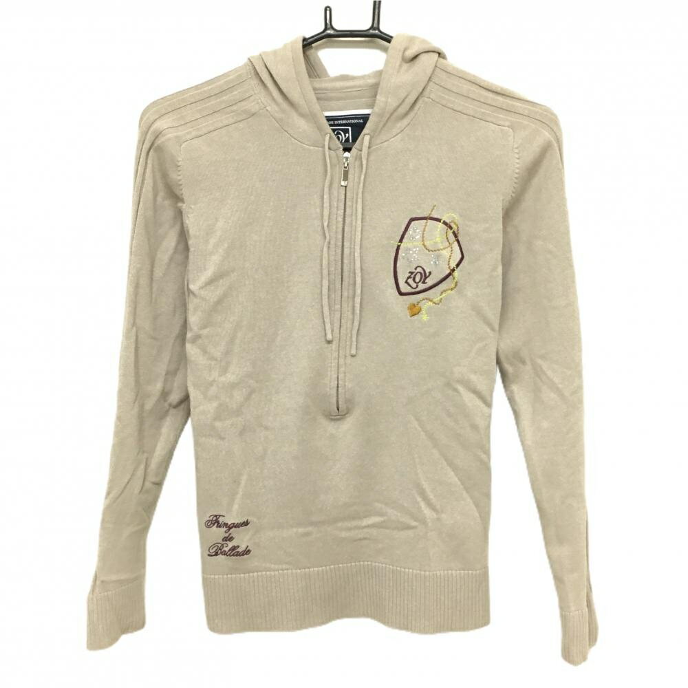 商品説明 ブランド ZOY アイテム フード付きセーター 表記サイズ 38 ※海外サイズの場合もございます。必ず実寸サイズをご確認ください。 実寸サイズ 　身幅：約42cm　袖丈：約57cm　肩幅：約35cm　着丈：約53cm ※実寸サイズの採寸方法については、こちらをご覧ください。 ★実寸サイズは平台に平置きして外寸を測定しており、商品によっては若干の誤差が生じます。数cmの誤差は予めご了承くださいませ。 特徴・仕様 適応時期 春 ・ 秋 商品ランク B+ コメント 袖汚れ、腹部毛羽立ち、腹部薄汚れ 商品ランク（ゴルフウェア） N 新品（タグ付き) S 新品未使用品（タグなし） A+ 使用感や汚れ等がない、または目立たない綺麗な中古品 A 使用感や汚れ等が少ない美品や良品 B+ 使用感や中小の汚れ等がある一般的な中古品 B 使用感や大中の汚れ等がある一般的な中古品 C 使用感や大中の汚れ、小さな穴等がある中古品 商品ランク（ゴルフシューズ） N 新品（タグ付き) S 新品未使用品（タグなし） A+ しわや汚れ等がない、または少ない綺麗な中古品 A しわや小さな汚れはあるが、使用感が少ない美品や良品 B+ しわや中小の汚れ、使用感がある一般的な中古品 B しわや大中の汚れ、使用感がある一般的な中古品 C しわや大中の汚れ、使用感がある中古品 D しわや大きな汚れ、使用感がある中古品 &nbsp;★A+～CランクはUSED品となりますので、神経質な方はご入札をお控えください。 &nbsp;★Nランクは新品商品ですが、一部保管時による汚れ等があります。商品説明や写真で必ずご確認ください。　