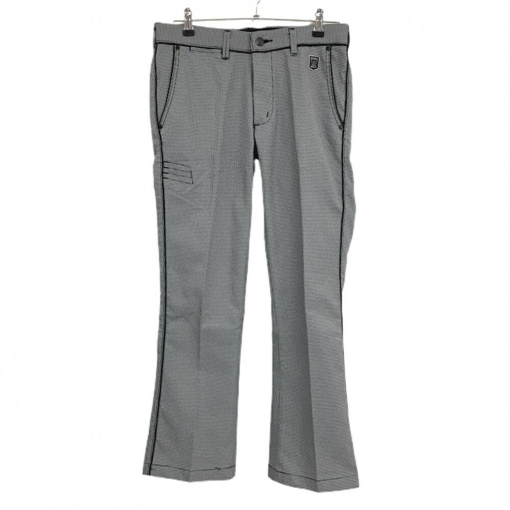 商品説明 ブランド EDWIN GOLF アイテム パンツ 表記サイズ M ※海外サイズの場合もございます。必ず実寸サイズをご確認ください。 実寸サイズ 　ウエスト：約39.5cm　股上：約22.5cm　股下：約73cm　もも幅：約24cm　裾幅：約20.5cm ※実寸サイズの採寸方法については、こちらをご覧ください。 ★実寸サイズは平台に平置きして外寸を測定しており、商品によっては若干の誤差が生じます。数cmの誤差は予めご了承くださいませ。 特徴・仕様 適応時期 春 ・ 夏 ・ 秋 商品ランク B+ コメント 裾裏汚れ、ヒップ縫製解け 商品ランク（ゴルフウェア） N 新品（タグ付き) S 新品未使用品（タグなし） A+ 使用感や汚れ等がない、または目立たない綺麗な中古品 A 使用感や汚れ等が少ない美品や良品 B+ 使用感や中小の汚れ等がある一般的な中古品 B 使用感や大中の汚れ等がある一般的な中古品 C 使用感や大中の汚れ、小さな穴等がある中古品 商品ランク（ゴルフシューズ） N 新品（タグ付き) S 新品未使用品（タグなし） A+ しわや汚れ等がない、または少ない綺麗な中古品 A しわや小さな汚れはあるが、使用感が少ない美品や良品 B+ しわや中小の汚れ、使用感がある一般的な中古品 B しわや大中の汚れ、使用感がある一般的な中古品 C しわや大中の汚れ、使用感がある中古品 D しわや大きな汚れ、使用感がある中古品 &nbsp;★A+～CランクはUSED品となりますので、神経質な方はご入札をお控えください。 &nbsp;★Nランクは新品商品ですが、一部保管時による汚れ等があります。商品説明や写真で必ずご確認ください。　