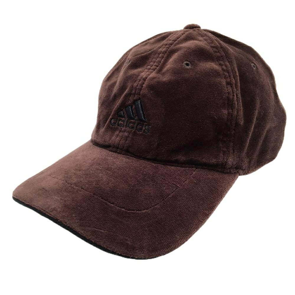 商品説明 ブランド adidas アイテム コーデュロイキャップ 表記サイズ フリー(57cm～59cm) ※海外サイズの場合もございます。必ず実寸サイズをご確認ください。 実寸サイズ 　つば：約7.5cm ※実寸サイズの採寸方法については、こちらをご覧ください。 ★実寸サイズは平台に平置きして外寸を測定しており、商品によっては若干の誤差が生じます。数cmの誤差は予めご了承くださいませ。 特徴・仕様 付属品 商品ランク B+ コメント つば跡有り、つば裏色褪せ 商品ランク（ゴルフウェア） N 新品（タグ付き) S 新品未使用品（タグなし） A+ 使用感や汚れ等がない、または目立たない綺麗な中古品 A 使用感や汚れ等が少ない美品や良品 B+ 使用感や中小の汚れ等がある一般的な中古品 B 使用感や大中の汚れ等がある一般的な中古品 C 使用感や大中の汚れ、小さな穴等がある中古品 商品ランク（ゴルフシューズ） N 新品（タグ付き) S 新品未使用品（タグなし） A+ しわや汚れ等がない、または少ない綺麗な中古品 A しわや小さな汚れはあるが、使用感が少ない美品や良品 B+ しわや中小の汚れ、使用感がある一般的な中古品 B しわや大中の汚れ、使用感がある一般的な中古品 C しわや大中の汚れ、使用感がある中古品 D しわや大きな汚れ、使用感がある中古品 &nbsp;★A+～CランクはUSED品となりますので、神経質な方はご入札をお控えください。 &nbsp;★Nランクは新品商品ですが、一部保管時による汚れ等があります。商品説明や写真で必ずご確認ください。　
