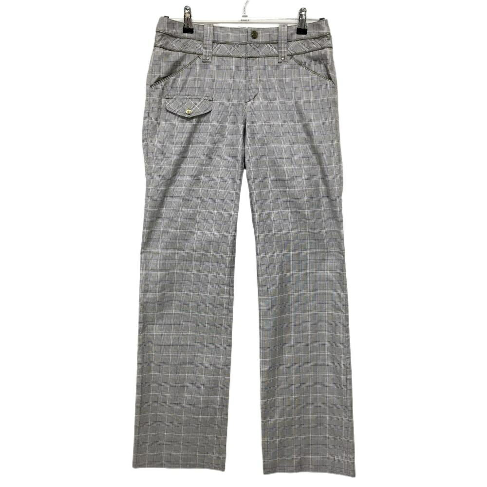 商品説明 ブランド 23区 アイテム パンツ 表記サイズ 67 ※海外サイズの場合もございます。必ず実寸サイズをご確認ください。 実寸サイズ 　ウエスト：約38.5cm　股上：約23cm　股下：約81cm　もも幅：約26.5cm　裾幅：約22.5cm ※実寸サイズの採寸方法については、こちらをご覧ください。 ★実寸サイズは平台に平置きして外寸を測定しており、商品によっては若干の誤差が生じます。数cmの誤差は予めご了承くださいませ。 特徴・仕様 適応時期 春 ・ 夏 ・ 秋 商品ランク A+ コメント 商品ランク（ゴルフウェア） N 新品（タグ付き) S 新品未使用品（タグなし） A+ 使用感や汚れ等がない、または目立たない綺麗な中古品 A 使用感や汚れ等が少ない美品や良品 B+ 使用感や中小の汚れ等がある一般的な中古品 B 使用感や大中の汚れ等がある一般的な中古品 C 使用感や大中の汚れ、小さな穴等がある中古品 商品ランク（ゴルフシューズ） N 新品（タグ付き) S 新品未使用品（タグなし） A+ しわや汚れ等がない、または少ない綺麗な中古品 A しわや小さな汚れはあるが、使用感が少ない美品や良品 B+ しわや中小の汚れ、使用感がある一般的な中古品 B しわや大中の汚れ、使用感がある一般的な中古品 C しわや大中の汚れ、使用感がある中古品 D しわや大きな汚れ、使用感がある中古品 &nbsp;★A+～CランクはUSED品となりますので、神経質な方はご入札をお控えください。 &nbsp;★Nランクは新品商品ですが、一部保管時による汚れ等があります。商品説明や写真で必ずご確認ください。　
