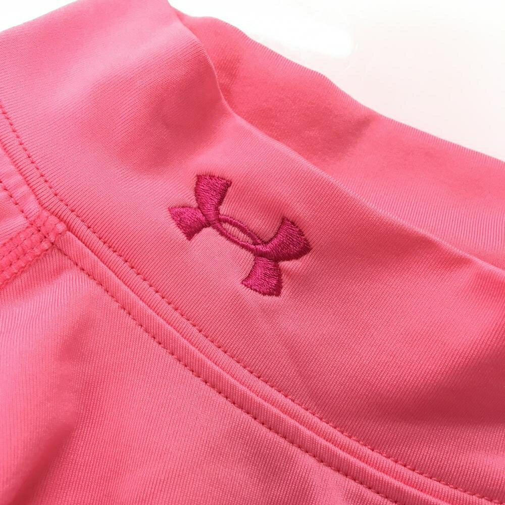 【美品】アンダーアーマー ハイネックインナーシャツ ピンク ネックロゴ刺しゅう ...