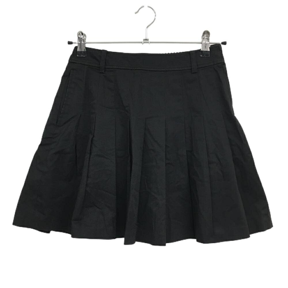 商品説明 ブランド LANVIN SPORT アイテム プリーツスカート 表記サイズ 38 ※海外サイズの場合もございます。必ず実寸サイズをご確認ください。 実寸サイズ 　ウエスト：約31cm　スカート丈：約41cm ※実寸サイズの採寸方法については、こちらをご覧ください。 ★実寸サイズは平台に平置きして外寸を測定しており、商品によっては若干の誤差が生じます。数cmの誤差は予めご了承くださいませ。 特徴・仕様 適応時期 春 ・ 秋 商品ランク B+ コメント ポケット口・ベルト部色褪せ少 ベルト部汚れ 商品ランク（ゴルフウェア） N 新品（タグ付き) S 新品未使用品（タグなし） A+ 使用感や汚れ等がない、または目立たない綺麗な中古品 A 使用感や汚れ等が少ない美品や良品 B+ 使用感や中小の汚れ等がある一般的な中古品 B 使用感や大中の汚れ等がある一般的な中古品 C 使用感や大中の汚れ、小さな穴等がある中古品 商品ランク（ゴルフシューズ） N 新品（タグ付き) S 新品未使用品（タグなし） A+ しわや汚れ等がない、または少ない綺麗な中古品 A しわや小さな汚れはあるが、使用感が少ない美品や良品 B+ しわや中小の汚れ、使用感がある一般的な中古品 B しわや大中の汚れ、使用感がある一般的な中古品 C しわや大中の汚れ、使用感がある中古品 D しわや大きな汚れ、使用感がある中古品 &nbsp;★A+～CランクはUSED品となりますので、神経質な方はご入札をお控えください。 &nbsp;★Nランクは新品商品ですが、一部保管時による汚れ等があります。商品説明や写真で必ずご確認ください。　