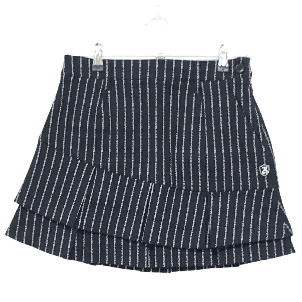 商品説明 ブランド PEARLY GATES アイテム スカート 表記サイズ 0 ※海外サイズの場合もございます。必ず実寸サイズをご確認ください。 実寸サイズ 　ウエスト：約35.5cm　スカート丈：約38.5cm ※実寸サイズの採寸方法については、こちらをご覧ください。 ★実寸サイズは平台に平置きして外寸を測定しており、商品によっては若干の誤差が生じます。数cmの誤差は予めご了承くださいませ。 特徴・仕様 適応時期 春 ・ 秋 商品ランク A+ コメント 商品ランク（ゴルフウェア） N 新品（タグ付き) S 新品未使用品（タグなし） A+ 使用感や汚れ等がない、または目立たない綺麗な中古品 A 使用感や汚れ等が少ない美品や良品 B+ 使用感や中小の汚れ等がある一般的な中古品 B 使用感や大中の汚れ等がある一般的な中古品 C 使用感や大中の汚れ、小さな穴等がある中古品 商品ランク（ゴルフシューズ） N 新品（タグ付き) S 新品未使用品（タグなし） A+ しわや汚れ等がない、または少ない綺麗な中古品 A しわや小さな汚れはあるが、使用感が少ない美品や良品 B+ しわや中小の汚れ、使用感がある一般的な中古品 B しわや大中の汚れ、使用感がある一般的な中古品 C しわや大中の汚れ、使用感がある中古品 D しわや大きな汚れ、使用感がある中古品 &nbsp;★A+～CランクはUSED品となりますので、神経質な方はご入札をお控えください。 &nbsp;★Nランクは新品商品ですが、一部保管時による汚れ等があります。商品説明や写真で必ずご確認ください。　