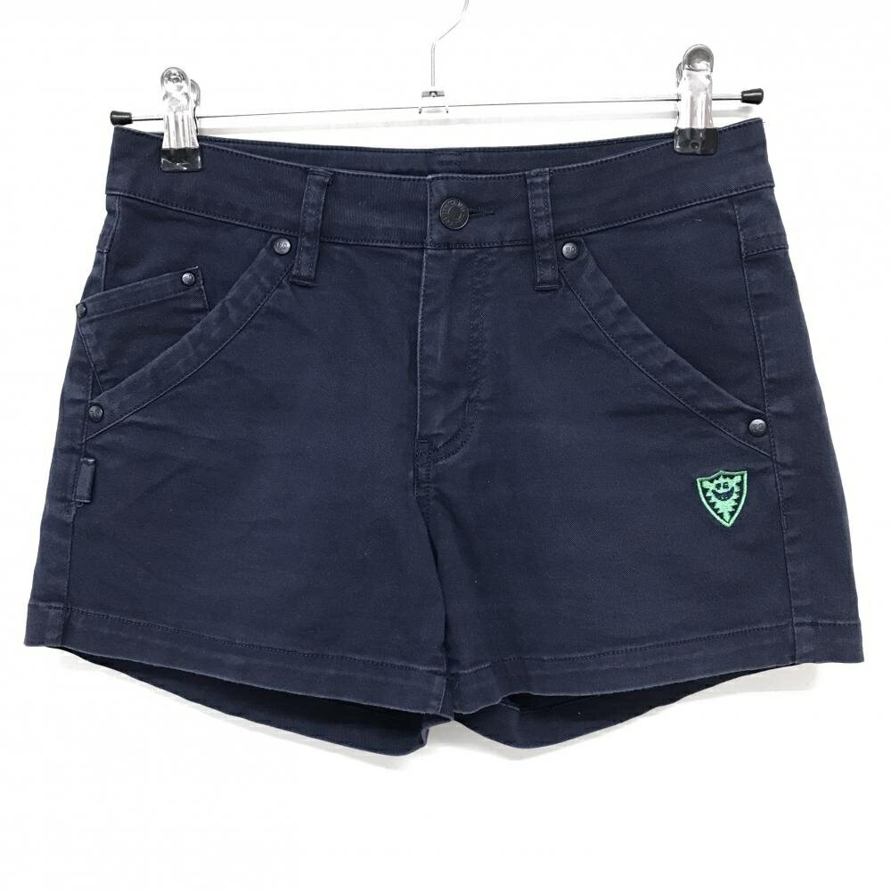 商品説明 ブランド PEARLY GATES アイテム ショートパンツ 表記サイズ 0 ※海外サイズの場合もございます。必ず実寸サイズをご確認ください。 実寸サイズ 　ウエスト：約35.5cm　股上：約21.5cm　股下：約9cm　もも幅：約26.5cm　裾幅：約26cm ※実寸サイズの採寸方法については、こちらをご覧ください。 ★実寸サイズは平台に平置きして外寸を測定しており、商品によっては若干の誤差が生じます。数cmの誤差は予めご了承くださいませ。 特徴・仕様 適応時期 春 ・ 夏 商品ランク B+ コメント 色褪せ 商品ランク（ゴルフウェア） N 新品（タグ付き) S 新品未使用品（タグなし） A+ 使用感や汚れ等がない、または目立たない綺麗な中古品 A 使用感や汚れ等が少ない美品や良品 B+ 使用感や中小の汚れ等がある一般的な中古品 B 使用感や大中の汚れ等がある一般的な中古品 C 使用感や大中の汚れ、小さな穴等がある中古品 商品ランク（ゴルフシューズ） N 新品（タグ付き) S 新品未使用品（タグなし） A+ しわや汚れ等がない、または少ない綺麗な中古品 A しわや小さな汚れはあるが、使用感が少ない美品や良品 B+ しわや中小の汚れ、使用感がある一般的な中古品 B しわや大中の汚れ、使用感がある一般的な中古品 C しわや大中の汚れ、使用感がある中古品 D しわや大きな汚れ、使用感がある中古品 &nbsp;★A+～CランクはUSED品となりますので、神経質な方はご入札をお控えください。 &nbsp;★Nランクは新品商品ですが、一部保管時による汚れ等があります。商品説明や写真で必ずご確認ください。　