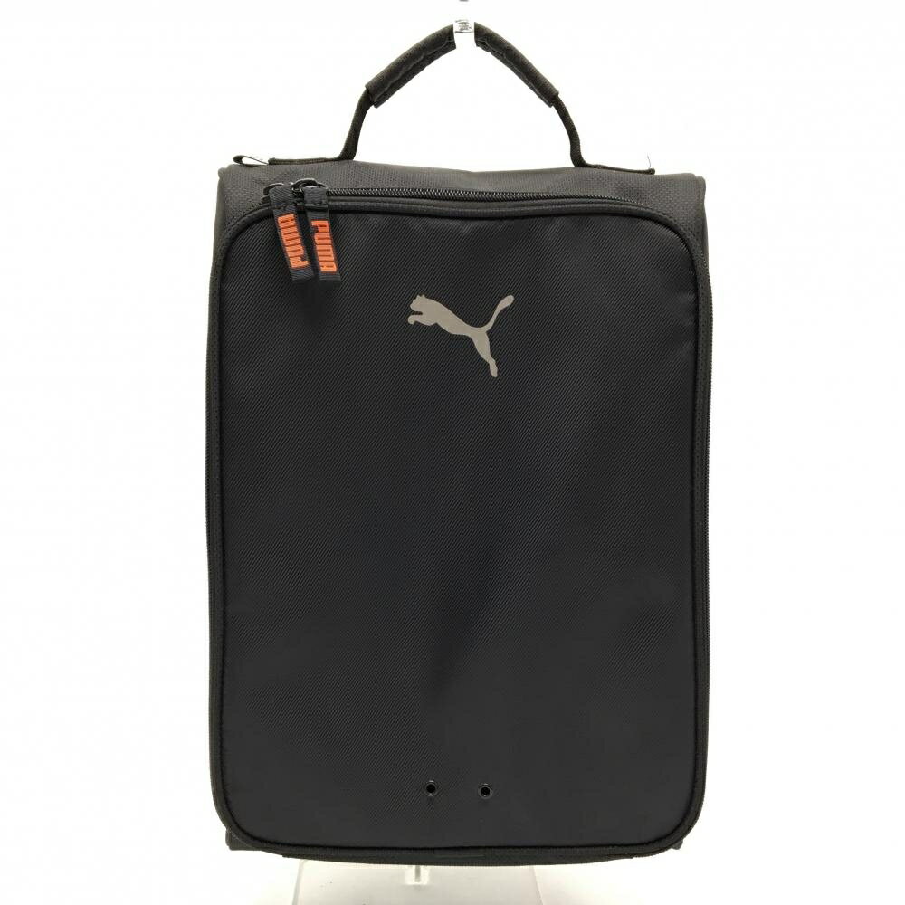 商品説明 ブランド PUMA アイテム シューズケース 表記サイズ ※海外サイズの場合もございます。必ず実寸サイズをご確認ください。 実寸サイズ 　底幅：約25cm　高さ：約36cm　奥行き(マチ)：約12cm　持ち手：約5cm ※実寸サイズの採寸方法については、こちらをご覧ください。 ★実寸サイズは平台に平置きして外寸を測定しており、商品によっては若干の誤差が生じます。数cmの誤差は予めご了承くださいませ。 特徴・仕様 付属品 商品ランク A コメント 商品ランク（ゴルフウェア） N 新品（タグ付き) S 新品未使用品（タグなし） A+ 使用感や汚れ等がない、または目立たない綺麗な中古品 A 使用感や汚れ等が少ない美品や良品 B+ 使用感や中小の汚れ等がある一般的な中古品 B 使用感や大中の汚れ等がある一般的な中古品 C 使用感や大中の汚れ、小さな穴等がある中古品 商品ランク（ゴルフシューズ） N 新品（タグ付き) S 新品未使用品（タグなし） A+ しわや汚れ等がない、または少ない綺麗な中古品 A しわや小さな汚れはあるが、使用感が少ない美品や良品 B+ しわや中小の汚れ、使用感がある一般的な中古品 B しわや大中の汚れ、使用感がある一般的な中古品 C しわや大中の汚れ、使用感がある中古品 D しわや大きな汚れ、使用感がある中古品 &nbsp;★A+～CランクはUSED品となりますので、神経質な方はご入札をお控えください。 &nbsp;★Nランクは新品商品ですが、一部保管時による汚れ等があります。商品説明や写真で必ずご確認ください。　