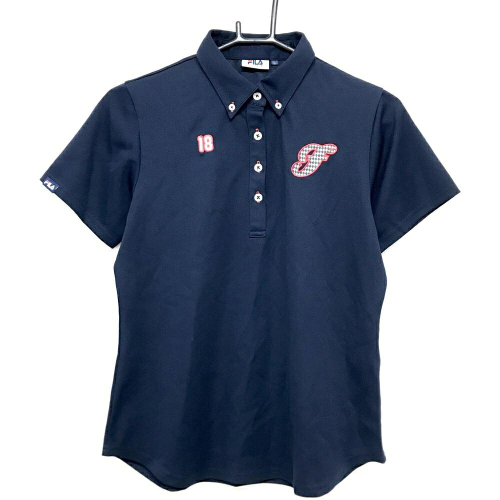 商品説明 ブランド FILA GOLF アイテム 半袖ポロシャツ 表記サイズ L ※海外サイズの場合もございます。必ず実寸サイズをご確認ください。 実寸サイズ 　身幅：約46cm　袖丈：約17.5cm　肩幅：約35.5cm　着丈：約59.5cm ※実寸サイズの採寸方法については、こちらをご覧ください。 ★実寸サイズは平台に平置きして外寸を測定しており、商品によっては若干の誤差が生じます。数cmの誤差は予めご了承くださいませ。 特徴・仕様 適応時期 春 ・ 夏 商品ランク A+ コメント 商品ランク（ゴルフウェア） N 新品（タグ付き) S 新品未使用品（タグなし） A+ 使用感や汚れ等がない、または目立たない綺麗な中古品 A 使用感や汚れ等が少ない美品や良品 B+ 使用感や中小の汚れ等がある一般的な中古品 B 使用感や大中の汚れ等がある一般的な中古品 C 使用感や大中の汚れ、小さな穴等がある中古品 商品ランク（ゴルフシューズ） N 新品（タグ付き) S 新品未使用品（タグなし） A+ しわや汚れ等がない、または少ない綺麗な中古品 A しわや小さな汚れはあるが、使用感が少ない美品や良品 B+ しわや中小の汚れ、使用感がある一般的な中古品 B しわや大中の汚れ、使用感がある一般的な中古品 C しわや大中の汚れ、使用感がある中古品 D しわや大きな汚れ、使用感がある中古品 &nbsp;★A+～CランクはUSED品となりますので、神経質な方はご入札をお控えください。 &nbsp;★Nランクは新品商品ですが、一部保管時による汚れ等があります。商品説明や写真で必ずご確認ください。　