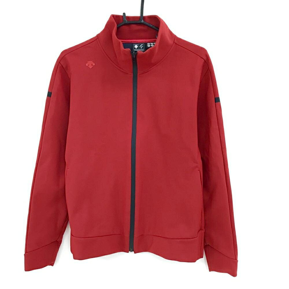商品説明 ブランド DESCENTE アイテム ジャケットブルゾン 表記サイズ M ※海外サイズの場合もございます。必ず実寸サイズをご確認ください。 実寸サイズ 　ゆき丈：約84cm　身幅：約50cm　着丈：約61cm ※実寸サイズの採寸方法については、こちらをご覧ください。 ★実寸サイズは平台に平置きして外寸を測定しており、商品によっては若干の誤差が生じます。数cmの誤差は予めご了承くださいませ。 特徴・仕様 適応時期 春 ・ 秋 商品ランク B+ コメント 袖薄汚れ　ネック毛羽立ち ジップ上部カバーとれ 商品ランク（ゴルフウェア） N 新品（タグ付き) S 新品未使用品（タグなし） A+ 使用感や汚れ等がない、または目立たない綺麗な中古品 A 使用感や汚れ等が少ない美品や良品 B+ 使用感や中小の汚れ等がある一般的な中古品 B 使用感や大中の汚れ等がある一般的な中古品 C 使用感や大中の汚れ、小さな穴等がある中古品 商品ランク（ゴルフシューズ） N 新品（タグ付き) S 新品未使用品（タグなし） A+ しわや汚れ等がない、または少ない綺麗な中古品 A しわや小さな汚れはあるが、使用感が少ない美品や良品 B+ しわや中小の汚れ、使用感がある一般的な中古品 B しわや大中の汚れ、使用感がある一般的な中古品 C しわや大中の汚れ、使用感がある中古品 D しわや大きな汚れ、使用感がある中古品 &nbsp;★A+～CランクはUSED品となりますので、神経質な方はご入札をお控えください。 &nbsp;★Nランクは新品商品ですが、一部保管時による汚れ等があります。商品説明や写真で必ずご確認ください。　