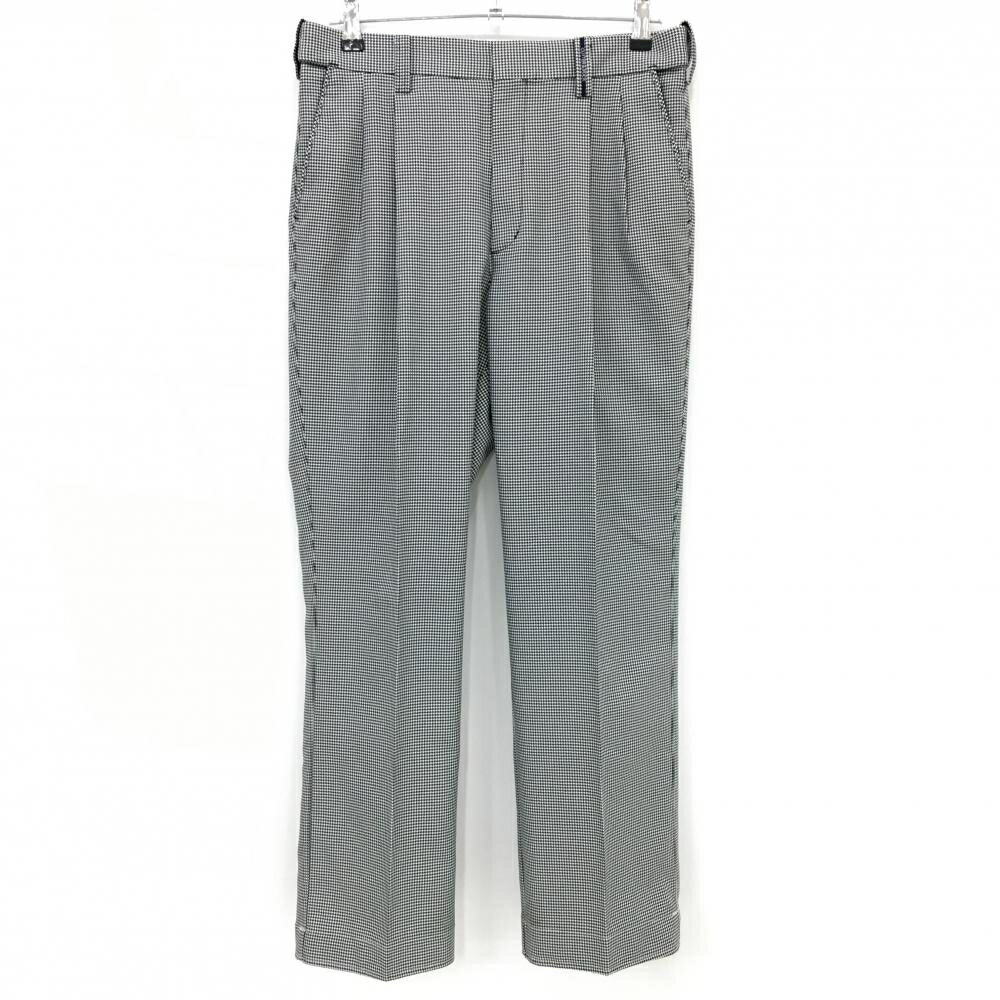 商品説明 ブランド CUTTER＆BUCK アイテム パンツ 表記サイズ 85 ※海外サイズの場合もございます。必ず実寸サイズをご確認ください。 実寸サイズ 　ウエスト：約42cm　股上：約31cm　股下：約73cm　もも幅：約30.5cm　裾幅：約23.5cm ※実寸サイズの採寸方法については、こちらをご覧ください。 ★実寸サイズは平台に平置きして外寸を測定しており、商品によっては若干の誤差が生じます。数cmの誤差は予めご了承くださいませ。 特徴・仕様 適応時期 春 ・ 秋 商品ランク B+ コメント 裾・裾裏汚れ 商品ランク（ゴルフウェア） N 新品（タグ付き) S 新品未使用品（タグなし） A+ 使用感や汚れ等がない、または目立たない綺麗な中古品 A 使用感や汚れ等が少ない美品や良品 B+ 使用感や中小の汚れ等がある一般的な中古品 B 使用感や大中の汚れ等がある一般的な中古品 C 使用感や大中の汚れ、小さな穴等がある中古品 商品ランク（ゴルフシューズ） N 新品（タグ付き) S 新品未使用品（タグなし） A+ しわや汚れ等がない、または少ない綺麗な中古品 A しわや小さな汚れはあるが、使用感が少ない美品や良品 B+ しわや中小の汚れ、使用感がある一般的な中古品 B しわや大中の汚れ、使用感がある一般的な中古品 C しわや大中の汚れ、使用感がある中古品 D しわや大きな汚れ、使用感がある中古品 &nbsp;★A+～CランクはUSED品となりますので、神経質な方はご入札をお控えください。 &nbsp;★Nランクは新品商品ですが、一部保管時による汚れ等があります。商品説明や写真で必ずご確認ください。　