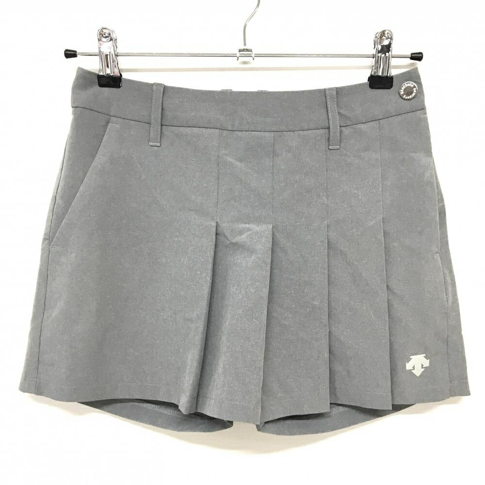 商品説明 ブランド DESCENTE アイテム キュロットスカート 表記サイズ 58/SS ※海外サイズの場合もございます。必ず実寸サイズをご確認ください。 実寸サイズ 　ウエスト：約34cm　スカート丈：約33.5cm ※実寸サイズの採寸方法については、こちらをご覧ください。 ★実寸サイズは平台に平置きして外寸を測定しており、商品によっては若干の誤差が生じます。数cmの誤差は予めご了承くださいませ。 特徴・仕様 適応時期 春 ・ 夏 ・ 秋 商品ランク A コメント 前・裾裏薄汚れ 商品ランク（ゴルフウェア） N 新品（タグ付き) S 新品未使用品（タグなし） A+ 使用感や汚れ等がない、または目立たない綺麗な中古品 A 使用感や汚れ等が少ない美品や良品 B+ 使用感や中小の汚れ等がある一般的な中古品 B 使用感や大中の汚れ等がある一般的な中古品 C 使用感や大中の汚れ、小さな穴等がある中古品 商品ランク（ゴルフシューズ） N 新品（タグ付き) S 新品未使用品（タグなし） A+ しわや汚れ等がない、または少ない綺麗な中古品 A しわや小さな汚れはあるが、使用感が少ない美品や良品 B+ しわや中小の汚れ、使用感がある一般的な中古品 B しわや大中の汚れ、使用感がある一般的な中古品 C しわや大中の汚れ、使用感がある中古品 D しわや大きな汚れ、使用感がある中古品 &nbsp;★A+～CランクはUSED品となりますので、神経質な方はご入札をお控えください。 &nbsp;★Nランクは新品商品ですが、一部保管時による汚れ等があります。商品説明や写真で必ずご確認ください。　