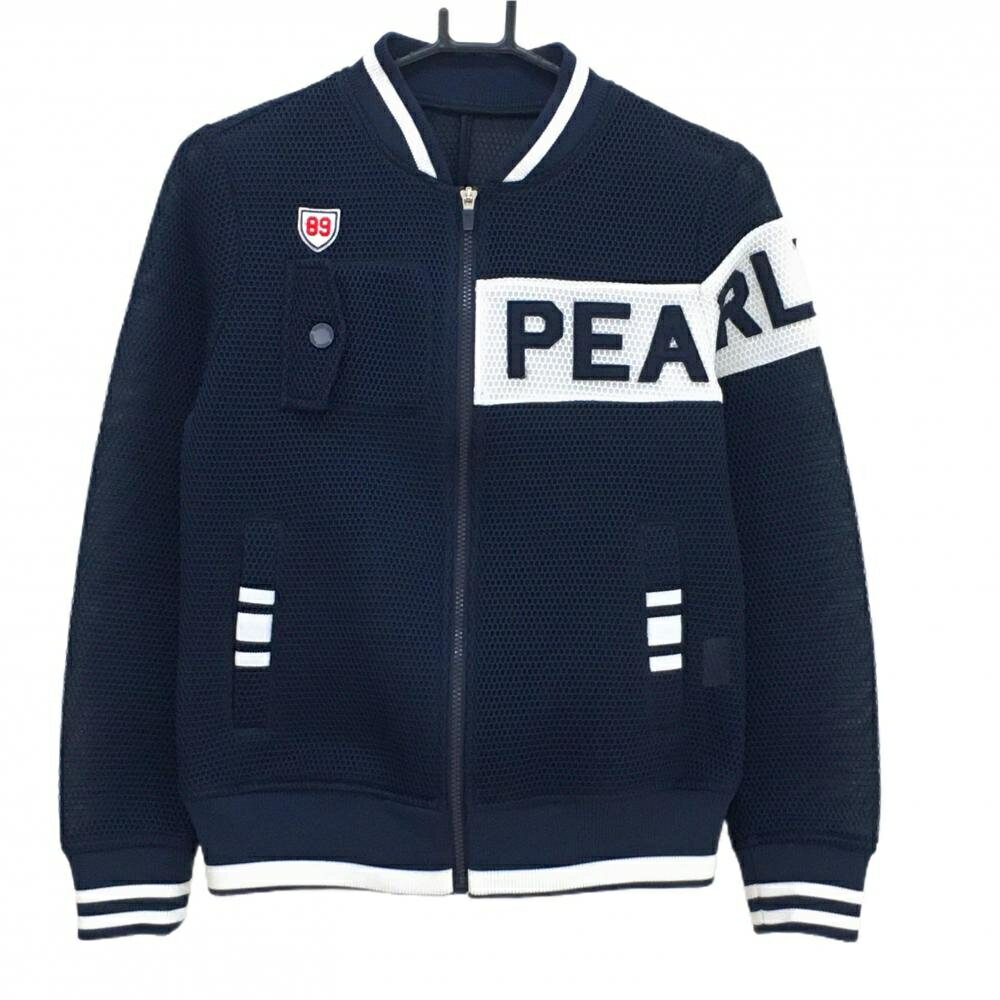 商品説明 ブランド PEARLY GATES アイテム ブルゾン 表記サイズ 1 ※海外サイズの場合もございます。必ず実寸サイズをご確認ください。 実寸サイズ 　身幅：約46.5cm　袖丈：約58cm　肩幅：約37cm　着丈：約56cm ※実寸サイズの採寸方法については、こちらをご覧ください。 ★実寸サイズは平台に平置きして外寸を測定しており、商品によっては若干の誤差が生じます。数cmの誤差は予めご了承くださいませ。 特徴・仕様 適応時期 春 ・ 秋 商品ランク A+ コメント 商品ランク（ゴルフウェア） N 新品（タグ付き) S 新品未使用品（タグなし） A+ 使用感や汚れ等がない、または目立たない綺麗な中古品 A 使用感や汚れ等が少ない美品や良品 B+ 使用感や中小の汚れ等がある一般的な中古品 B 使用感や大中の汚れ等がある一般的な中古品 C 使用感や大中の汚れ、小さな穴等がある中古品 商品ランク（ゴルフシューズ） N 新品（タグ付き) S 新品未使用品（タグなし） A+ しわや汚れ等がない、または少ない綺麗な中古品 A しわや小さな汚れはあるが、使用感が少ない美品や良品 B+ しわや中小の汚れ、使用感がある一般的な中古品 B しわや大中の汚れ、使用感がある一般的な中古品 C しわや大中の汚れ、使用感がある中古品 D しわや大きな汚れ、使用感がある中古品 &nbsp;★A+～CランクはUSED品となりますので、神経質な方はご入札をお控えください。 &nbsp;★Nランクは新品商品ですが、一部保管時による汚れ等があります。商品説明や写真で必ずご確認ください。　