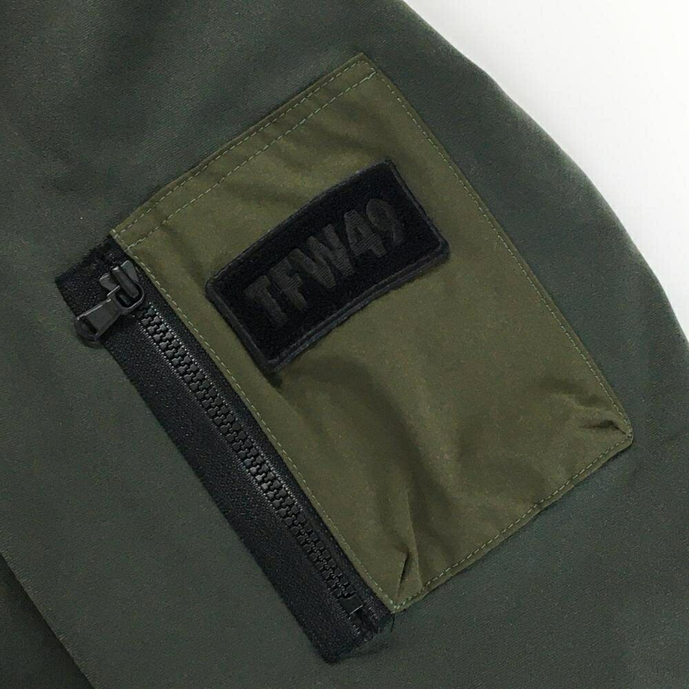 【美品】TFW49 ジャケット ダークグリーン 裏微起毛 ストレッチ ブルゾン ロゴ白 ...