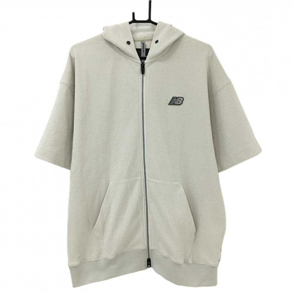 商品説明 ブランド New Balance アイテム 半袖ジップパーカー 表記サイズ 4 ※海外サイズの場合もございます。必ず実寸サイズをご確認ください。 実寸サイズ 　身幅：約60.5cm　袖丈：約23.5cm　肩幅：約62cm　着丈：約71cm ※実寸サイズの採寸方法については、こちらをご覧ください。 ★実寸サイズは平台に平置きして外寸を測定しており、商品によっては若干の誤差が生じます。数cmの誤差は予めご了承くださいませ。 特徴・仕様 2025年モデル 適応時期 春 ・ 夏 商品ランク B+ コメント 腹部・サイド糸引き小 商品ランク（ゴルフウェア） N 新品（タグ付き) S 新品未使用品（タグなし） A+ 使用感や汚れ等がない、または目立たない綺麗な中古品 A 使用感や汚れ等が少ない美品や良品 B+ 使用感や中小の汚れ等がある一般的な中古品 B 使用感や大中の汚れ等がある一般的な中古品 C 使用感や大中の汚れ、小さな穴等がある中古品 商品ランク（ゴルフシューズ） N 新品（タグ付き) S 新品未使用品（タグなし） A+ しわや汚れ等がない、または少ない綺麗な中古品 A しわや小さな汚れはあるが、使用感が少ない美品や良品 B+ しわや中小の汚れ、使用感がある一般的な中古品 B しわや大中の汚れ、使用感がある一般的な中古品 C しわや大中の汚れ、使用感がある中古品 D しわや大きな汚れ、使用感がある中古品 &nbsp;★A+～CランクはUSED品となりますので、神経質な方はご入札をお控えください。 &nbsp;★Nランクは新品商品ですが、一部保管時による汚れ等があります。商品説明や写真で必ずご確認ください。　