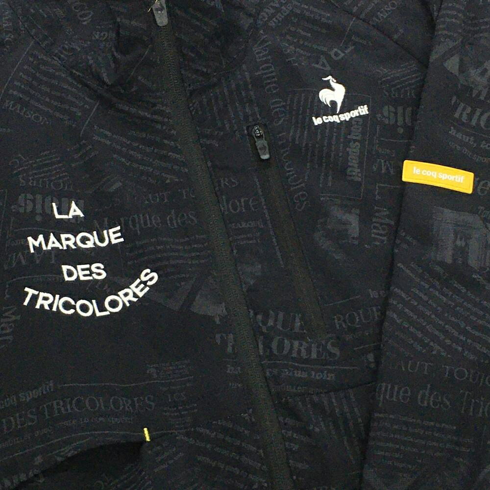ルコックゴルフ ジャケット 黒×グレー 英字総柄 胸ジップポケット 裏地メッシュ メ...