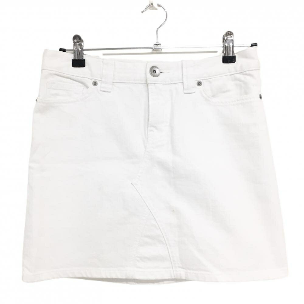 商品説明 ブランド Tommy Hilfiger Golf アイテム スカート 表記サイズ 2 ※海外サイズの場合もございます。必ず実寸サイズをご確認ください。 実寸サイズ 　ウエスト：約37.5cm　スカート丈：約37.5cm ※実寸サイズの採寸方法については、こちらをご覧ください。 ★実寸サイズは平台に平置きして外寸を測定しており、商品によっては若干の誤差が生じます。数cmの誤差は予めご了承くださいませ。 特徴・仕様 適応時期 春 ・ 夏 商品ランク B+ コメント 前面・後ポケット・後ろ裾汚れ 商品ランク（ゴルフウェア） N 新品（タグ付き) S 新品未使用品（タグなし） A+ 使用感や汚れ等がない、または目立たない綺麗な中古品 A 使用感や汚れ等が少ない美品や良品 B+ 使用感や中小の汚れ等がある一般的な中古品 B 使用感や大中の汚れ等がある一般的な中古品 C 使用感や大中の汚れ、小さな穴等がある中古品 商品ランク（ゴルフシューズ） N 新品（タグ付き) S 新品未使用品（タグなし） A+ しわや汚れ等がない、または少ない綺麗な中古品 A しわや小さな汚れはあるが、使用感が少ない美品や良品 B+ しわや中小の汚れ、使用感がある一般的な中古品 B しわや大中の汚れ、使用感がある一般的な中古品 C しわや大中の汚れ、使用感がある中古品 D しわや大きな汚れ、使用感がある中古品 &nbsp;★A+～CランクはUSED品となりますので、神経質な方はご入札をお控えください。 &nbsp;★Nランクは新品商品ですが、一部保管時による汚れ等があります。商品説明や写真で必ずご確認ください。　