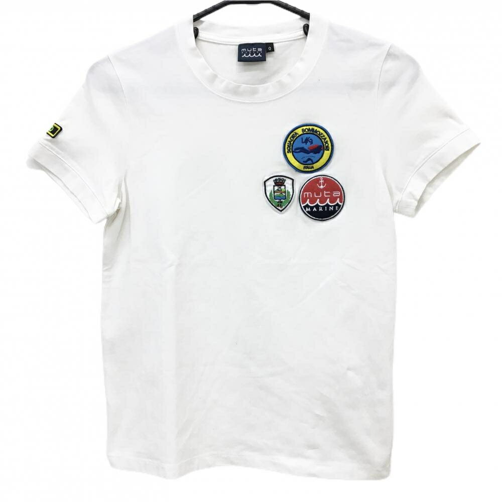 商品説明 ブランド muta アイテム Tシャツ 表記サイズ 0 ※海外サイズの場合もございます。必ず実寸サイズをご確認ください。 実寸サイズ 　身幅：約40.5cm　袖丈：約16.5cm　肩幅：約35cm　着丈：約56cm ※実寸サイズの採寸方法については、こちらをご覧ください。 ★実寸サイズは平台に平置きして外寸を測定しており、商品によっては若干の誤差が生じます。数cmの誤差は予めご了承くださいませ。 特徴・仕様 適応時期 夏 商品ランク B+ コメント ネック・裾複数汚れ 商品ランク（ゴルフウェア） N 新品（タグ付き) S 新品未使用品（タグなし） A+ 使用感や汚れ等がない、または目立たない綺麗な中古品 A 使用感や汚れ等が少ない美品や良品 B+ 使用感や中小の汚れ等がある一般的な中古品 B 使用感や大中の汚れ等がある一般的な中古品 C 使用感や大中の汚れ、小さな穴等がある中古品 商品ランク（ゴルフシューズ） N 新品（タグ付き) S 新品未使用品（タグなし） A+ しわや汚れ等がない、または少ない綺麗な中古品 A しわや小さな汚れはあるが、使用感が少ない美品や良品 B+ しわや中小の汚れ、使用感がある一般的な中古品 B しわや大中の汚れ、使用感がある一般的な中古品 C しわや大中の汚れ、使用感がある中古品 D しわや大きな汚れ、使用感がある中古品 &nbsp;★A+～CランクはUSED品となりますので、神経質な方はご入札をお控えください。 &nbsp;★Nランクは新品商品ですが、一部保管時による汚れ等があります。商品説明や写真で必ずご確認ください。　