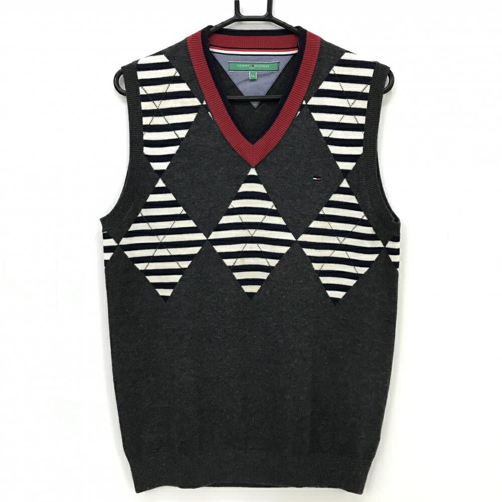 商品説明 ブランド Tommy Hilfiger Golf アイテム ニットベスト 表記サイズ LL ※海外サイズの場合もございます。必ず実寸サイズをご確認ください。 実寸サイズ 　身幅：約49.5cm　袖丈：約-cm　肩幅：約39cm　着丈：約66.5cm ※実寸サイズの採寸方法については、こちらをご覧ください。 ★実寸サイズは平台に平置きして外寸を測定しており、商品によっては若干の誤差が生じます。数cmの誤差は予めご了承くださいませ。 特徴・仕様 適応時期 春 ・ 秋 商品ランク B+ コメント 腹部汚れ、毛羽立ち 商品ランク（ゴルフウェア） N 新品（タグ付き) S 新品未使用品（タグなし） A+ 使用感や汚れ等がない、または目立たない綺麗な中古品 A 使用感や汚れ等が少ない美品や良品 B+ 使用感や中小の汚れ等がある一般的な中古品 B 使用感や大中の汚れ等がある一般的な中古品 C 使用感や大中の汚れ、小さな穴等がある中古品 商品ランク（ゴルフシューズ） N 新品（タグ付き) S 新品未使用品（タグなし） A+ しわや汚れ等がない、または少ない綺麗な中古品 A しわや小さな汚れはあるが、使用感が少ない美品や良品 B+ しわや中小の汚れ、使用感がある一般的な中古品 B しわや大中の汚れ、使用感がある一般的な中古品 C しわや大中の汚れ、使用感がある中古品 D しわや大きな汚れ、使用感がある中古品 &nbsp;★A+～CランクはUSED品となりますので、神経質な方はご入札をお控えください。 &nbsp;★Nランクは新品商品ですが、一部保管時による汚れ等があります。商品説明や写真で必ずご確認ください。　