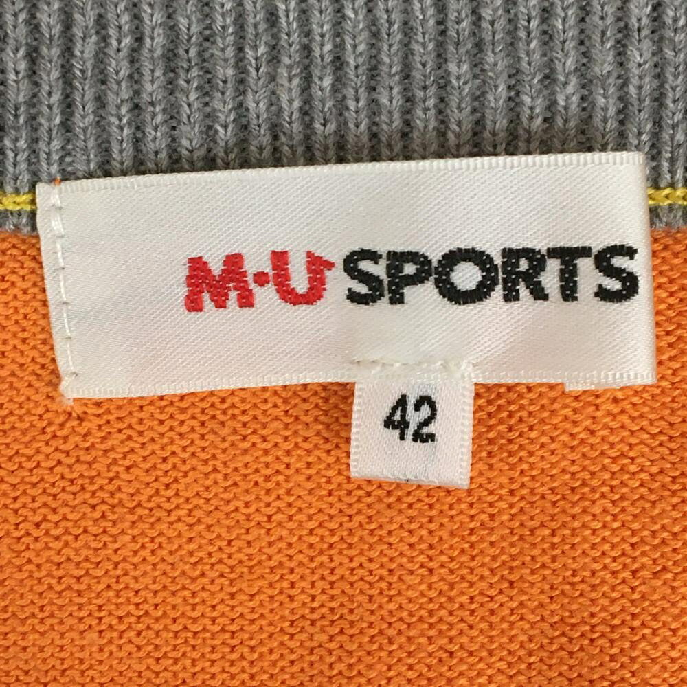 【美品】MUスポーツ ニットベスト オレンジ×グレー 背面ドッグ刺しゅう コットン混...