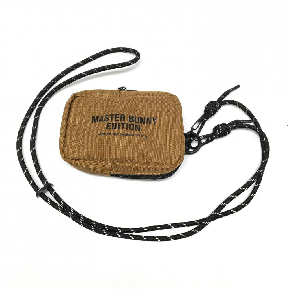 商品説明 ブランド MASTER BUNNY EDITION アイテム ポーチ 表記サイズ ※海外サイズの場合もございます。必ず実寸サイズをご確認ください。 実寸サイズ 　ストラップ全長：約67.5cm ※実寸サイズの採寸方法については、こちらをご覧ください。 ★実寸サイズは平台に平置きして外寸を測定しており、商品によっては若干の誤差が生じます。数cmの誤差は予めご了承くださいませ。 特徴・仕様 付属品 商品ランク S コメント 商品ランク（ゴルフウェア） N 新品（タグ付き) S 新品未使用品（タグなし） A+ 使用感や汚れ等がない、または目立たない綺麗な中古品 A 使用感や汚れ等が少ない美品や良品 B+ 使用感や中小の汚れ等がある一般的な中古品 B 使用感や大中の汚れ等がある一般的な中古品 C 使用感や大中の汚れ、小さな穴等がある中古品 商品ランク（ゴルフシューズ） N 新品（タグ付き) S 新品未使用品（タグなし） A+ しわや汚れ等がない、または少ない綺麗な中古品 A しわや小さな汚れはあるが、使用感が少ない美品や良品 B+ しわや中小の汚れ、使用感がある一般的な中古品 B しわや大中の汚れ、使用感がある一般的な中古品 C しわや大中の汚れ、使用感がある中古品 D しわや大きな汚れ、使用感がある中古品 &nbsp;★A+～CランクはUSED品となりますので、神経質な方はご入札をお控えください。 &nbsp;★Nランクは新品商品ですが、一部保管時による汚れ等があります。商品説明や写真で必ずご確認ください。　