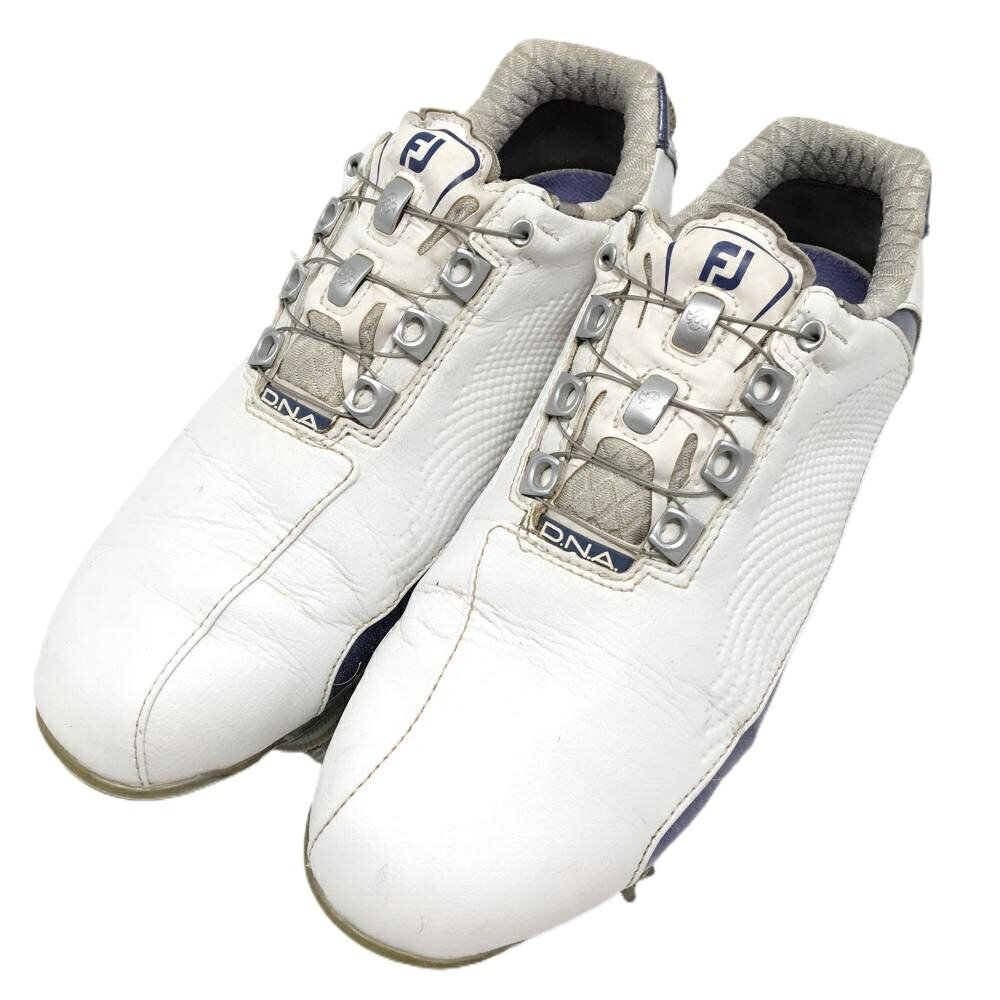 商品説明 ブランド FootJoy アイテム ゴルフシューズ 表記サイズ 24.0 ※海外サイズの場合もございます。必ず実寸サイズをご確認ください。 実寸サイズ 　アウトソール全長：約26cm　アウトソール最大幅：約9cm ※実寸サイズの採寸方法については、こちらをご覧ください。 ★実寸サイズは平台に平置きして外寸を測定しており、商品によっては若干の誤差が生じます。数cmの誤差は予めご了承くださいませ。 特徴・仕様 適応時期 商品ランク B+ コメント ソール汚れ、スパイク一部欠け 商品ランク（ゴルフウェア） N 新品（タグ付き) S 新品未使用品（タグなし） A+ 使用感や汚れ等がない、または目立たない綺麗な中古品 A 使用感や汚れ等が少ない美品や良品 B+ 使用感や中小の汚れ等がある一般的な中古品 B 使用感や大中の汚れ等がある一般的な中古品 C 使用感や大中の汚れ、小さな穴等がある中古品 商品ランク（ゴルフシューズ） N 新品（タグ付き) S 新品未使用品（タグなし） A+ しわや汚れ等がない、または少ない綺麗な中古品 A しわや小さな汚れはあるが、使用感が少ない美品や良品 B+ しわや中小の汚れ、使用感がある一般的な中古品 B しわや大中の汚れ、使用感がある一般的な中古品 C しわや大中の汚れ、使用感がある中古品 D しわや大きな汚れ、使用感がある中古品 &nbsp;★A+～CランクはUSED品となりますので、神経質な方はご入札をお控えください。 &nbsp;★Nランクは新品商品ですが、一部保管時による汚れ等があります。商品説明や写真で必ずご確認ください。　