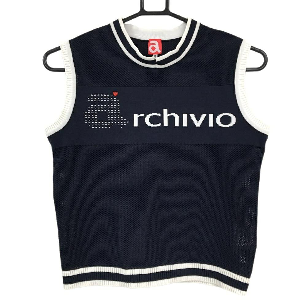 商品説明 ブランド archivio アイテム ニットベスト 表記サイズ 38 ※海外サイズの場合もございます。必ず実寸サイズをご確認ください。 実寸サイズ 　身幅：約42.5cm　袖丈：約-cm　肩幅：約36cm　着丈：約46.5cm ※実寸サイズの採寸方法については、こちらをご覧ください。 ★実寸サイズは平台に平置きして外寸を測定しており、商品によっては若干の誤差が生じます。数cmの誤差は予めご了承くださいませ。 特徴・仕様 適応時期 春 ・ 夏 商品ランク A+ コメント 商品ランク（ゴルフウェア） N 新品（タグ付き) S 新品未使用品（タグなし） A+ 使用感や汚れ等がない、または目立たない綺麗な中古品 A 使用感や汚れ等が少ない美品や良品 B+ 使用感や中小の汚れ等がある一般的な中古品 B 使用感や大中の汚れ等がある一般的な中古品 C 使用感や大中の汚れ、小さな穴等がある中古品 商品ランク（ゴルフシューズ） N 新品（タグ付き) S 新品未使用品（タグなし） A+ しわや汚れ等がない、または少ない綺麗な中古品 A しわや小さな汚れはあるが、使用感が少ない美品や良品 B+ しわや中小の汚れ、使用感がある一般的な中古品 B しわや大中の汚れ、使用感がある一般的な中古品 C しわや大中の汚れ、使用感がある中古品 D しわや大きな汚れ、使用感がある中古品 &nbsp;★A+～CランクはUSED品となりますので、神経質な方はご入札をお控えください。 &nbsp;★Nランクは新品商品ですが、一部保管時による汚れ等があります。商品説明や写真で必ずご確認ください。　