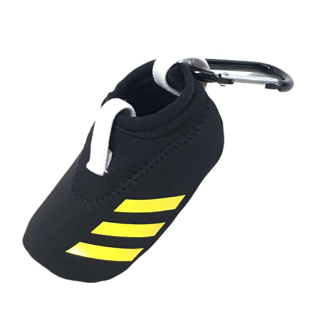 商品説明 ブランド adidas アイテム ボールケース 表記サイズ ※海外サイズの場合もございます。必ず実寸サイズをご確認ください。 実寸サイズ ※実寸サイズの採寸方法については、こちらをご覧ください。 ★実寸サイズは平台に平置きして外寸を測定しており、商品によっては若干の誤差が生じます。数cmの誤差は予めご了承くださいませ。 特徴・仕様 付属品 商品ランク A+ コメント 商品ランク（ゴルフウェア） N 新品（タグ付き) S 新品未使用品（タグなし） A+ 使用感や汚れ等がない、または目立たない綺麗な中古品 A 使用感や汚れ等が少ない美品や良品 B+ 使用感や中小の汚れ等がある一般的な中古品 B 使用感や大中の汚れ等がある一般的な中古品 C 使用感や大中の汚れ、小さな穴等がある中古品 商品ランク（ゴルフシューズ） N 新品（タグ付き) S 新品未使用品（タグなし） A+ しわや汚れ等がない、または少ない綺麗な中古品 A しわや小さな汚れはあるが、使用感が少ない美品や良品 B+ しわや中小の汚れ、使用感がある一般的な中古品 B しわや大中の汚れ、使用感がある一般的な中古品 C しわや大中の汚れ、使用感がある中古品 D しわや大きな汚れ、使用感がある中古品 &nbsp;★A+～CランクはUSED品となりますので、神経質な方はご入札をお控えください。 &nbsp;★Nランクは新品商品ですが、一部保管時による汚れ等があります。商品説明や写真で必ずご確認ください。　