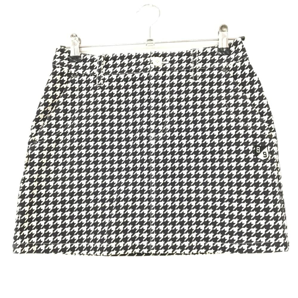 商品説明 ブランド PEARLY GATES アイテム スカート 表記サイズ 0 ※海外サイズの場合もございます。必ず実寸サイズをご確認ください。 実寸サイズ 　ウエスト：約36cm　スカート丈：約36.5cm ※実寸サイズの採寸方法については、こちらをご覧ください。 ★実寸サイズは平台に平置きして外寸を測定しており、商品によっては若干の誤差が生じます。数cmの誤差は予めご了承くださいませ。 特徴・仕様 適応時期 春 ・ 夏 ・ 秋 商品ランク B+ コメント 色褪せ、ポケット口汚れ 商品ランク（ゴルフウェア） N 新品（タグ付き) S 新品未使用品（タグなし） A+ 使用感や汚れ等がない、または目立たない綺麗な中古品 A 使用感や汚れ等が少ない美品や良品 B+ 使用感や中小の汚れ等がある一般的な中古品 B 使用感や大中の汚れ等がある一般的な中古品 C 使用感や大中の汚れ、小さな穴等がある中古品 商品ランク（ゴルフシューズ） N 新品（タグ付き) S 新品未使用品（タグなし） A+ しわや汚れ等がない、または少ない綺麗な中古品 A しわや小さな汚れはあるが、使用感が少ない美品や良品 B+ しわや中小の汚れ、使用感がある一般的な中古品 B しわや大中の汚れ、使用感がある一般的な中古品 C しわや大中の汚れ、使用感がある中古品 D しわや大きな汚れ、使用感がある中古品 &nbsp;★A+～CランクはUSED品となりますので、神経質な方はご入札をお控えください。 &nbsp;★Nランクは新品商品ですが、一部保管時による汚れ等があります。商品説明や写真で必ずご確認ください。　