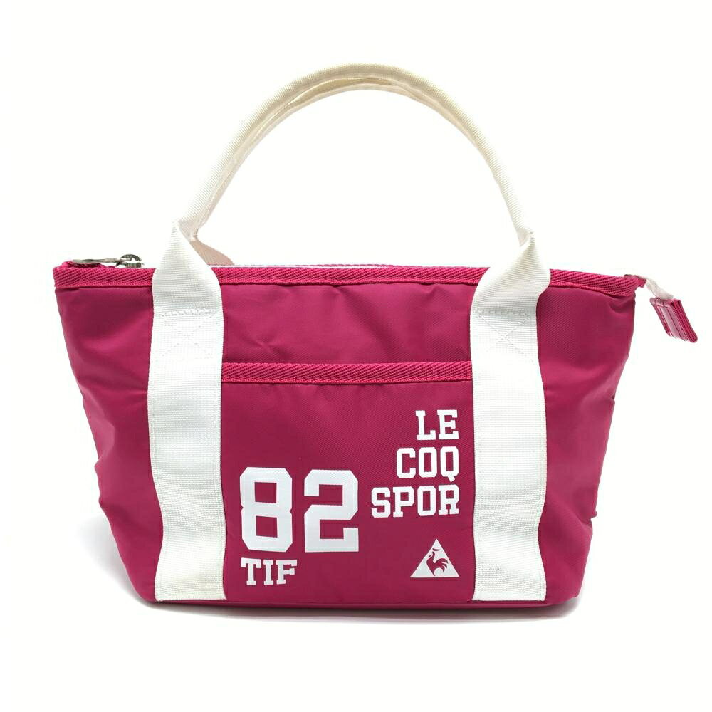 商品説明 ブランド le coq sportif アイテム カートバッグ 表記サイズ ※海外サイズの場合もございます。必ず実寸サイズをご確認ください。 実寸サイズ 　底幅：約22cm　高さ：約17.5cm　奥行き(マチ)：約10.5cm　持ち手：約11cm ※実寸サイズの採寸方法については、こちらをご覧ください。 ★実寸サイズは平台に平置きして外寸を測定しており、商品によっては若干の誤差が生じます。数cmの誤差は予めご了承くださいませ。 特徴・仕様 付属品 商品ランク B+ コメント 持ち手・底など汚れ 商品ランク（ゴルフウェア） N 新品（タグ付き) S 新品未使用品（タグなし） A+ 使用感や汚れ等がない、または目立たない綺麗な中古品 A 使用感や汚れ等が少ない美品や良品 B+ 使用感や中小の汚れ等がある一般的な中古品 B 使用感や大中の汚れ等がある一般的な中古品 C 使用感や大中の汚れ、小さな穴等がある中古品 商品ランク（ゴルフシューズ） N 新品（タグ付き) S 新品未使用品（タグなし） A+ しわや汚れ等がない、または少ない綺麗な中古品 A しわや小さな汚れはあるが、使用感が少ない美品や良品 B+ しわや中小の汚れ、使用感がある一般的な中古品 B しわや大中の汚れ、使用感がある一般的な中古品 C しわや大中の汚れ、使用感がある中古品 D しわや大きな汚れ、使用感がある中古品 &nbsp;★A+～CランクはUSED品となりますので、神経質な方はご入札をお控えください。 &nbsp;★Nランクは新品商品ですが、一部保管時による汚れ等があります。商品説明や写真で必ずご確認ください。　