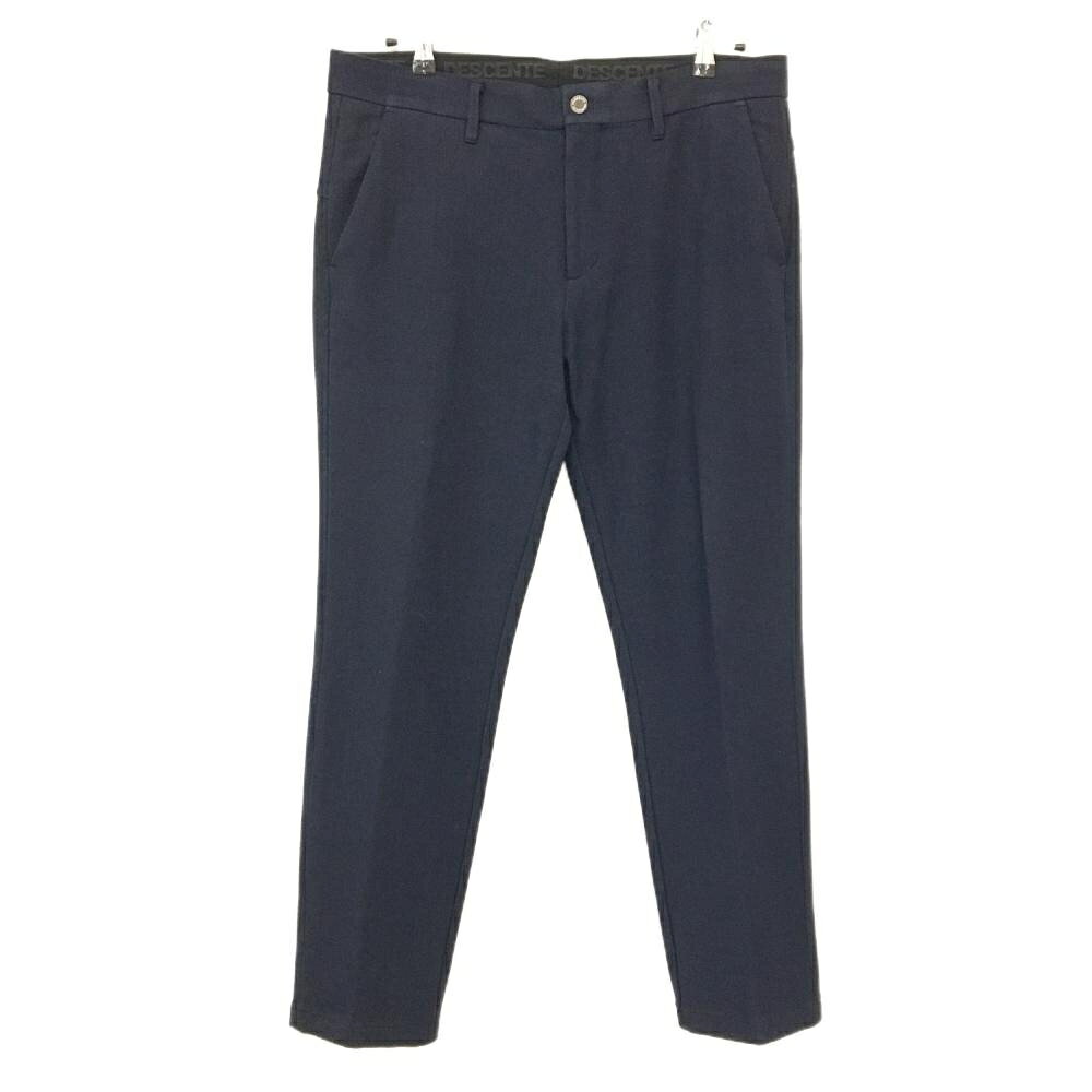 商品説明 ブランド DESCENTE アイテム パンツ 表記サイズ 88/XO ※海外サイズの場合もございます。必ず実寸サイズをご確認ください。 実寸サイズ 　ウエスト：約45.5cm　股上：約28.5cm　股下：約71.5cm　もも幅：約29.5cm　裾幅：約18cm ※実寸サイズの採寸方法については、こちらをご覧ください。 ★実寸サイズは平台に平置きして外寸を測定しており、商品によっては若干の誤差が生じます。数cmの誤差は予めご了承くださいませ。 特徴・仕様 適応時期 秋 ・ 冬 商品ランク B+ コメント ポケット口・ヒップ・裾毛羽立ち、ヒップ色褪せ 商品ランク（ゴルフウェア） N 新品（タグ付き) S 新品未使用品（タグなし） A+ 使用感や汚れ等がない、または目立たない綺麗な中古品 A 使用感や汚れ等が少ない美品や良品 B+ 使用感や中小の汚れ等がある一般的な中古品 B 使用感や大中の汚れ等がある一般的な中古品 C 使用感や大中の汚れ、小さな穴等がある中古品 商品ランク（ゴルフシューズ） N 新品（タグ付き) S 新品未使用品（タグなし） A+ しわや汚れ等がない、または少ない綺麗な中古品 A しわや小さな汚れはあるが、使用感が少ない美品や良品 B+ しわや中小の汚れ、使用感がある一般的な中古品 B しわや大中の汚れ、使用感がある一般的な中古品 C しわや大中の汚れ、使用感がある中古品 D しわや大きな汚れ、使用感がある中古品 &nbsp;★A+～CランクはUSED品となりますので、神経質な方はご入札をお控えください。 &nbsp;★Nランクは新品商品ですが、一部保管時による汚れ等があります。商品説明や写真で必ずご確認ください。　