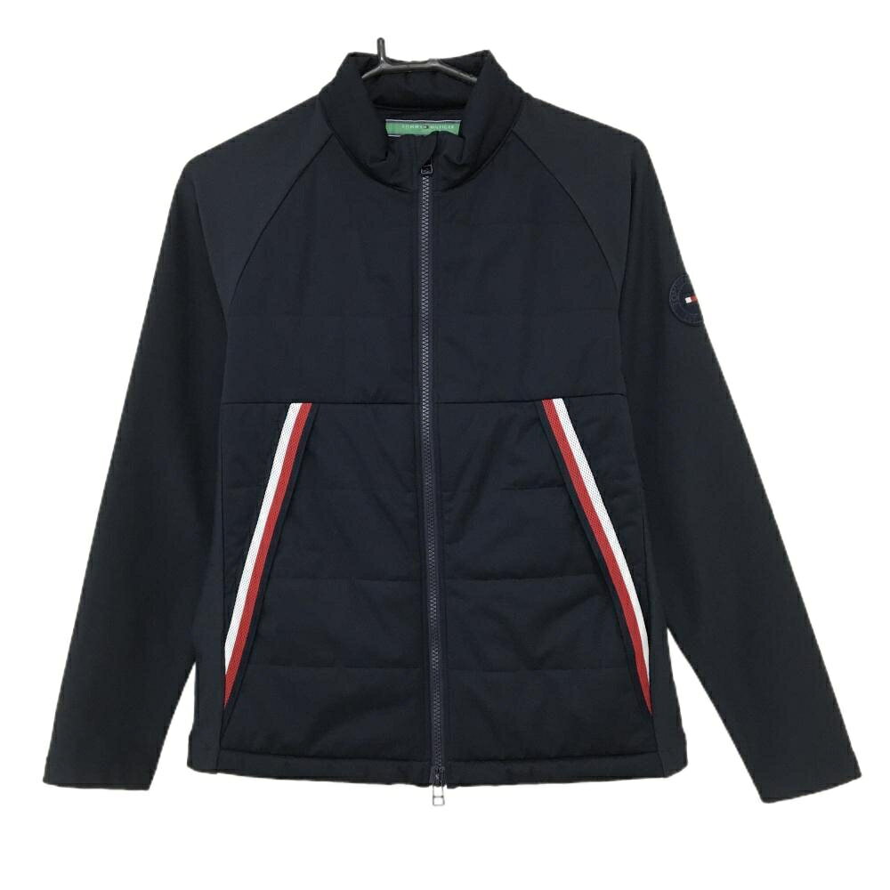 商品説明 ブランド Tommy Hilfiger Golf アイテム 中綿切替ジャケット 表記サイズ M ※海外サイズの場合もございます。必ず実寸サイズをご確認ください。 実寸サイズ 　ゆき丈：約78cm　身幅：約48cm　着丈：約59.5cm ※実寸サイズの採寸方法については、こちらをご覧ください。 ★実寸サイズは平台に平置きして外寸を測定しており、商品によっては若干の誤差が生じます。数cmの誤差は予めご了承くださいませ。 特徴・仕様 ネイビー×白×レッド 一部中綿・裏起毛 袖ロゴ　2024年モデル 適応時期 秋 ・ 冬 商品ランク A+ コメント 商品ランク（ゴルフウェア） N 新品（タグ付き) S 新品未使用品（タグなし） A+ 使用感や汚れ等がない、または目立たない綺麗な中古品 A 使用感や汚れ等が少ない美品や良品 B+ 使用感や中小の汚れ等がある一般的な中古品 B 使用感や大中の汚れ等がある一般的な中古品 C 使用感や大中の汚れ、小さな穴等がある中古品 商品ランク（ゴルフシューズ） N 新品（タグ付き) S 新品未使用品（タグなし） A+ しわや汚れ等がない、または少ない綺麗な中古品 A しわや小さな汚れはあるが、使用感が少ない美品や良品 B+ しわや中小の汚れ、使用感がある一般的な中古品 B しわや大中の汚れ、使用感がある一般的な中古品 C しわや大中の汚れ、使用感がある中古品 D しわや大きな汚れ、使用感がある中古品 &nbsp;★A+～CランクはUSED品となりますので、神経質な方はご入札をお控えください。 &nbsp;★Nランクは新品商品ですが、一部保管時による汚れ等があります。商品説明や写真で必ずご確認ください。　