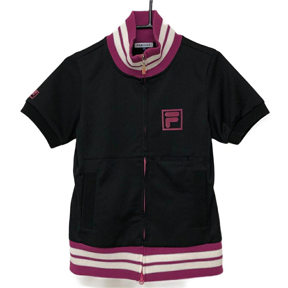 商品説明 ブランド FILA GOLF アイテム 半袖ジャケット 表記サイズ L ※海外サイズの場合もございます。必ず実寸サイズをご確認ください。 実寸サイズ 　身幅：約46cm　袖丈：約21cm　肩幅：約38cm　着丈：約57cm ※実寸サイズの採寸方法については、こちらをご覧ください。 ★実寸サイズは平台に平置きして外寸を測定しており、商品によっては若干の誤差が生じます。数cmの誤差は予めご了承くださいませ。 特徴・仕様 適応時期 春 ・ 夏 ・ 秋 商品ランク A コメント ネック・袖口・裾毛羽立ち少、背面プリント薄汚れ、ポケット毛羽立ち 商品ランク（ゴルフウェア） N 新品（タグ付き) S 新品未使用品（タグなし） A+ 使用感や汚れ等がない、または目立たない綺麗な中古品 A 使用感や汚れ等が少ない美品や良品 B+ 使用感や中小の汚れ等がある一般的な中古品 B 使用感や大中の汚れ等がある一般的な中古品 C 使用感や大中の汚れ、小さな穴等がある中古品 商品ランク（ゴルフシューズ） N 新品（タグ付き) S 新品未使用品（タグなし） A+ しわや汚れ等がない、または少ない綺麗な中古品 A しわや小さな汚れはあるが、使用感が少ない美品や良品 B+ しわや中小の汚れ、使用感がある一般的な中古品 B しわや大中の汚れ、使用感がある一般的な中古品 C しわや大中の汚れ、使用感がある中古品 D しわや大きな汚れ、使用感がある中古品 &nbsp;★A+～CランクはUSED品となりますので、神経質な方はご入札をお控えください。 &nbsp;★Nランクは新品商品ですが、一部保管時による汚れ等があります。商品説明や写真で必ずご確認ください。　