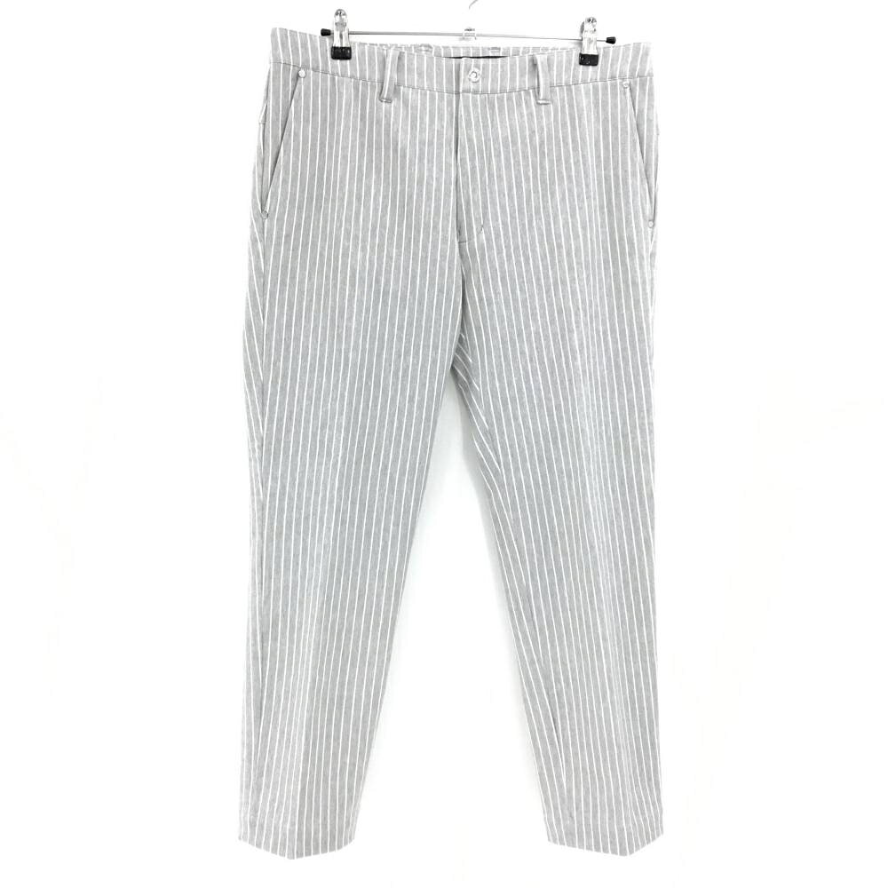商品説明 ブランド 23区 アイテム パンツ 表記サイズ 90 ※海外サイズの場合もございます。必ず実寸サイズをご確認ください。 実寸サイズ 　ウエスト：約45cm　股上：約27cm　股下：約72cm　もも幅：約29cm　裾幅：約18.5cm ※実寸サイズの採寸方法については、こちらをご覧ください。 ★実寸サイズは平台に平置きして外寸を測定しており、商品によっては若干の誤差が生じます。数cmの誤差は予めご了承くださいませ。 特徴・仕様 適応時期 秋 ・ 冬 商品ランク A+ コメント 商品ランク（ゴルフウェア） N 新品（タグ付き) S 新品未使用品（タグなし） A+ 使用感や汚れ等がない、または目立たない綺麗な中古品 A 使用感や汚れ等が少ない美品や良品 B+ 使用感や中小の汚れ等がある一般的な中古品 B 使用感や大中の汚れ等がある一般的な中古品 C 使用感や大中の汚れ、小さな穴等がある中古品 商品ランク（ゴルフシューズ） N 新品（タグ付き) S 新品未使用品（タグなし） A+ しわや汚れ等がない、または少ない綺麗な中古品 A しわや小さな汚れはあるが、使用感が少ない美品や良品 B+ しわや中小の汚れ、使用感がある一般的な中古品 B しわや大中の汚れ、使用感がある一般的な中古品 C しわや大中の汚れ、使用感がある中古品 D しわや大きな汚れ、使用感がある中古品 &nbsp;★A+～CランクはUSED品となりますので、神経質な方はご入札をお控えください。 &nbsp;★Nランクは新品商品ですが、一部保管時による汚れ等があります。商品説明や写真で必ずご確認ください。　