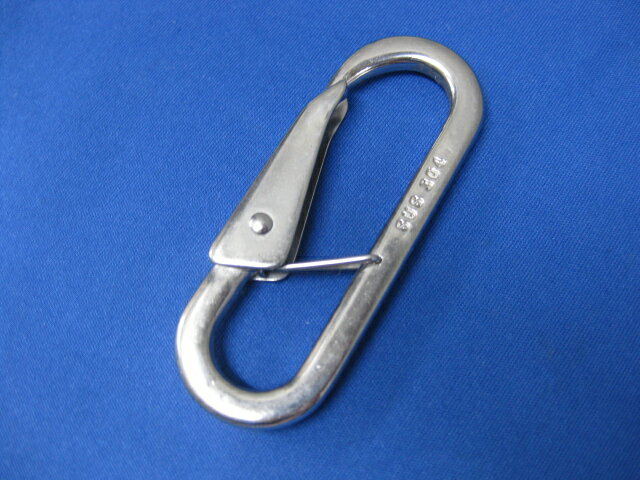 ステンレススナップフックC型C-6です。太さ7ミリ、長さ82ミリ、幅31ミリです。