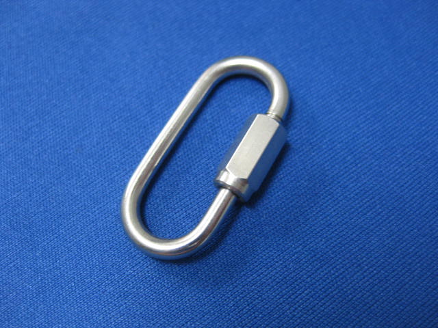 ステンレスリングキャチSH-3です。太さ3ミリ、全長35ミリ、幅17ミリです。