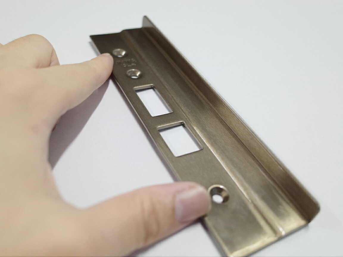 ミワロック13LA用段付Lフロント（3つ穴タイプ）右勝手用ブロンズ色(外側から見て蝶...