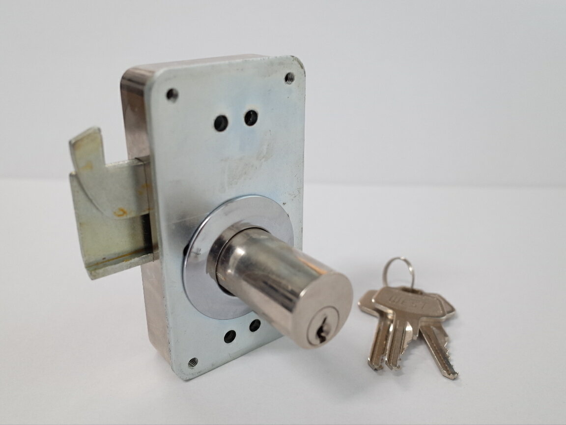 ウェスト社製面付錠NO.7300☆☆面付錠 ☆ウェスト WEST 7300☆面付錠☆☆ 玄関 ドア 扉 修理 補修 交換 部品 パーツ