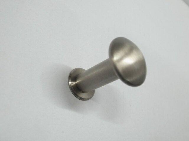 ホワイトブロンズラウンドコート掛け