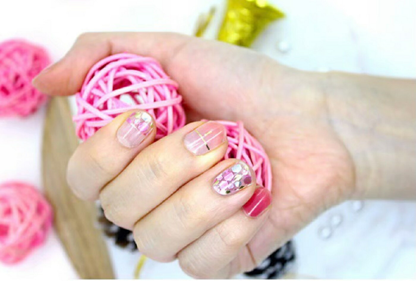 ピンクネイルシール キラキラネイル 可愛い系ネイルシール ネイルV90 シールネイル 貼るタイプネイル 使い捨てネイル ネイルかわいい 簡単 セルフ キット 硬...