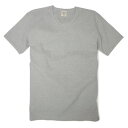 AVIREX Tシャツ メンズ厚手で肌触りのよい生地で作られたアヴィレックスの半袖Tシャツ厚めで柔らかなコットン95％の生地を使用した、アヴィレックスの半袖Tシャツ デイリー Vネック。1975年の創業以来、長きにわたってアメリカ空軍の正式業者業者としてミルスペックをクリアするフライジャケットを作り続けてきたアヴィレックス。コンフォータブルな日常着として開発したデイリーライン「アヴィレックス デイリー ウェア」。肌触りのよい厚手の生地を使用し、ゆったりと着ることのできます。肩や脇、裾は丈夫な2本針ステッチで縫製。後ろ首元に「AVIREX U.S.A.」の文字がプリントされています。※製品の仕様、外観はメーカーより予告なく変更されますので、気になる点や、詳細はメールで別途お問合わせください。PC・モニタの環境で色が実物と多少異なる場合があります。布製品などは個体差があり、寸法に誤差が多少ありますので、ご了承くださいませ。半袖Tシャツの詳細こちらは「AVIREX Tシャツ 半袖 Vネック 無地 デイリー [ グレー / Mサイズ ]」のご購入ページです。素材 コットン95％、ポリウレタン5％原産国 インドネシアSサイズMサイズLサイズXLサイズ着丈約63cm約66cm約70cm約74cm身幅約42cm約45cm約48cm約51cm肩幅約40cm約43cm約45cm約46cm袖丈約17cm約18cm約20cm約21cm他のバリエーションはこちら[ オリーブグリーン / Mサイズ ][ グレー / Sサイズ ][ グレー / Lサイズ ][ グレー / Mサイズ ][ グレー / XLサイズ ][ ブラック / Sサイズ ][ ホワイト / Lサイズ ]1937年、アヴィレックスの前身である「エアロ・レザー社」が設立。軍規格の高い品質を要求されるミリタリーウエアを、エアロ・レザー社は、エアフォースに衣類を開発。高度数千メートルの高度では、寒さとも戦わなければならない状況で、膨大な数のフライトジャケットをアメリカ空軍に納品してきました。1975年、フライトジャケットは、無駄のない機能的なデザイン、ミリタリー基準の良質な素材が若者たちの人気を呼び、ファッションアイテムとして脚光を浴びました。これを機に一般市場に製品の供給を始め、「空の王様」から由来した社名「アヴィレックス」が誕生しました。[AVIREX/アヴィレックス/アビレックス/メンズ]AVIREXの商品一覧[1222][d00010919043112181222][00AVI] 6143501 メンズTシャツ 半そで デザイン スポーツ ミリタリーTシャツ ミリタリーシャツ 半袖Tシャツ 軍服 戦闘服 BDUサバゲー装備 ＞ サバゲーウェア ＞ ミリタリーシャツ ＞ 半袖シャツ ＞ 半袖Tシャツ取り扱いブランド ＞ 《ア》取扱いブランド ＞ AVIREX[AVIREX]サバゲー装備 [サバゲーウェア/ミリタリーシャツ/半袖シャツ/半袖Tシャツ]こちらは「AVIREX Tシャツ 半袖 Vネック 無地 デイリー [ グレー / Mサイズ ]」のご購入ページです。【AVIREX Tシャツ 半袖 Vネック 無地 デイリー [ グレー / Mサイズ ]】厚めで柔らかなコットン95％の生地を使用した、アヴィレックスの半袖Tシャツ デイリー Vネック。1975年の創業以来、長きにわたってアメリカ空軍の正式業者業者としてミルスペックをクリアするフライジャケットを作り続けてきたアヴィレックス。コンフォータブルな日常着として開発したデイリーライン「アヴィレックス デイリー ウェア」。肌触りのよい厚手の生地を使用し、ゆったりと着ることのできます。肩や脇、裾は丈夫な2本針ステッチで縫製。後ろ首元に「AVIREX U.S.A.」の文字がプリントされています。サバゲー装備 ＞ サバゲーウェア ＞ ミリタリーシャツ ＞ 半袖シャツ ＞ 半袖Tシャツ取り扱いブランド ＞ 《ア》取扱いブランド ＞ AVIREX希望の方は、注文時に必ず、「メール便」を選択してください。このバナーのある商品は、注文時選択した場合のみ、送料250円(税込)で発送可能※マーク無し商品と同梱の場合770円(税込)※保証無しのメール便、または定形外郵便で発送（発送方法は選べません）支払い方法に代金引換はお選びいただけません。入金確認後、1週間以内の発送となります。「あす楽」及び「配達指定日」の対応できません。→→→詳しくはこちらを必ずご確認ください。&nbsp;