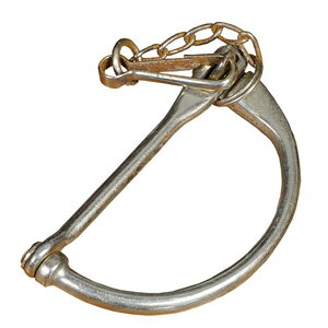 ダッフルバッグロック Dカンダッフルバッグの収納口を閉じるためのアクセサリー■軍放出品のご購入を検討されているお客様へ。ご購入前に必ず下記の説明文、注意文を最後までご一読いただきますようお願い致します。ドイツ連邦軍で使われていたDカン状のダッフルバッグ用ロックです。ダッフルバッグの収納口にあるハトメにDカンを通すことで、バッグの収納口を閉じることができます。Dカンは錠型となっており、取り付けられているカラビナでロックができる設計。また、Dカンの輪が手で握られる大きさなので、持ち運びに便利なキャリングハンドルとしても使用することができます。ダッフルバッグ以外でも活用できますので、使い方次第では様々な物の持ち運びに役立てられそうです。※こちらの商品はハンドルのみとなっておりダッフルバッグは付属しません。下記をお読みになり、ご納得いただけるお客様のみ、ご購入下さい。軍放出品（ミリタリーサープラス）は状態によって、下記の分類をしています。1，デッドストック　「新古品・未使用品（ほぼ新品）」2，良い　「キズや使用感があまり見られない。」3，可　「使用感があり、小さな傷等がある。」4，難あり　「比較的大きな傷、汚れがある。」5，破損あり「破損はあるものの、使用できる状態」6，ジャンク品「破損があってそのままでは使用できない」※製造年代、色合い、その他、ご指定できません。※ご購入後に商品の状態に関するお問合わせはお受けできません。※ご購入後に返品、交換をご希望の場合、発生する送料はお客様のご負担になります。※製品の仕様、外観はメーカーより予告なく変更されますので、気になる点や、詳細はメールで別途お問合わせください。PC・モニタの環境で色が実物と多少異なる場合があります。布製品などは個体差があり、寸法に誤差が多少ありますので、ご了承くださいませ。ダッフルバッグ用Dカンの詳細【共通仕様】サイズ(縦×横):約7.5×12.5cmチェーン固定式チェーン分離式重量約150g約150g他のバリエーションはこちら[ チェーン固定式 / ジャンク品 ][ チェーン固定式 / 可 ][ チェーン固定式 / 難あり ][ チェーン固定式 / 破損あり ][ チェーン固定式 / 良い ][ チェーン分離式 / 可 ][ チェーン分離式 / 難あり ][ チェーン分離式 / 破損あり ][ チェーン分離式 / 良い ]世界各国の軍隊で使用されていた服やポーチなどの装備、備品を民間に放出した商品になります。世界各国の軍隊のマークや紋章が入っており、普段見かけない商品ばかり。実際に使用されていたからこそユーズド感満載で、本格派ミリタリーマニアにはたまらない一品。[軍放出品/軍放出品 軍払下げ品 ミリタリーサープラス Military Surplus]軍放出品の商品一覧[2171][d00012112217100000000][2486][d01362476291824860000][00GUN]ドイツ連邦軍 ダッフルバッグロック バッグアクセサリー ミリタリー 軍物 軍払い下げ品 ミリタリーバッグ アクセサリー バッグ用パーツ 販売 ミリタリーグッズ 独軍 ドイツ軍サープラス ドイツ軍実物 ドイツ軍払い下げ品 付属品 オプション 付帯品 交換部品 パーツ 部品 修理用 消耗品 リペア NATO放出品 欧州軍サープラス 欧州軍放出品 欧州軍払い下げ品 欧州軍実物 ミリタリーサープラス 払い下げ 軍事物資 軍用品 軍需資材 実物 本物 レプマート repmart 激安通販 激安販売サバゲー装備 ＞ ミリタリーバッグ ＞ バッグアクセサリー軍モノ・輸入雑貨 ＞ 軍放出品 ＞ 欧州の軍放出品 ＞ ドイツ軍放出品取り扱いブランド ＞ 《カ》取扱いブランド ＞ 軍放出品新着アイテム ＞ 新着アイテム 2024年 ＞ 8月 新入荷[ダッフルバッグロック]【ドイツ軍放出品 ダッフルバッグ用Dカン 鉄製 キャリングハンドル [ チェーン分離式 / 難あり ]】■軍放出品のご購入を検討されているお客様へ。ご購入前に必ず下記の説明文、注意文を最後までご一読いただきますようお願い致します。ドイツ連邦軍で使われていたDカン状のダッフルバッグ用ロックです。ダッフルバッグの収納口にあるハトメにDカンを通すことで、バッグの収納口を閉じることができます。Dカンは錠型となっており、取り付けられているカラビナでロックができる設計。また、Dカンの輪が手で握られる大きさなので、持ち運びに便利なキャリングハンドルとしても使用することができます。ダッフルバッグ以外でも活用できますので、使い方次第では様々な物の持ち運びに役立てられそうです。※こちらの商品はハンドルのみとなっておりダッフルバッグは付属しません。下記をお読みになり、ご納得いただけるお客様のみ、ご購入下さい。軍放出品（ミリタリーサープラス）は状態によって、下記の分類をしています。1，デッドストック　「新古品・未使用品（ほぼ新品）」2，良い　「キズや使用感があまり見られない。」3，可　「使用感があり、小さな傷等がある。」4，難あり　「比較的大きな傷、汚れがある。」5，破損あり「破損はあるものの、使用できる状態」6，ジャンク品「破損があってそのままでは使用できない」※製造年代、色合い、その他、ご指定できません。※ご購入後に商品の状態に関するお問合わせはお受けできません。※ご購入後に返品、交換をご希望の場合、発生する送料はお客様のご負担になります。サバゲー装備 ＞ ミリタリーバッグ ＞ バッグアクセサリー軍モノ・輸入雑貨 ＞ 軍放出品 ＞ 欧州の軍放出品 ＞ ドイツ軍放出品取り扱いブランド ＞ 《カ》取扱いブランド ＞ 軍放出品新着アイテム ＞ 新着アイテム 2024年 ＞ 8月 新入荷イタリア軍放出品 ダッフルバッグ サンマルコ迷彩ドイツ軍放出品 ダッフルバッグ OD キャンバス生地希望の方は、注文時に必ず、「メール便」を選択してください。このバナーのある商品は、注文時選択した場合のみ、送料250円(税込)で発送可能※マーク無し商品と同梱の場合770円(税込)※保証無しのメール便、または定形外郵便で発送（発送方法は選べません）支払い方法に代金引換はお選びいただけません。入金確認後、1週間以内の発送となります。「配達指定日」の対応できません。→→→詳しくはこちらを必ずご確認ください。&nbsp;