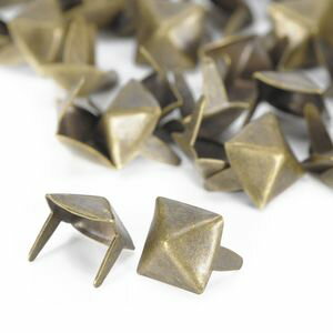 ピラミッド型 スタッズ 2爪 7mm [ アンティークブラス / 1個 ] スタッズベルト 革細工 レザークラフト材料 メンズベルト自作 ハンドメイド 金属鋲 トゲ 棘 スクエア レザークラフト資材