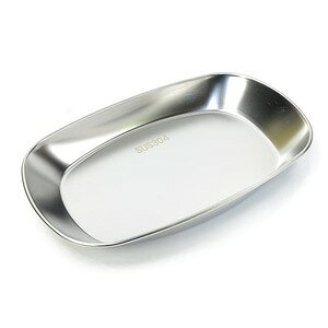 ステンレス皿 調理トレー 深型 深さのある縁で盛り付けやすい長方形皿料理や軽食の盛り付けにぴったりな、304ステンレス製の長方形プレートです。 表面は落ち着いた雰囲気のマット調に仕上げられており、シンプルながら味わいのある外観が特徴。縁には立ち上がりが設けられ、料理や食材を盛り付けやすい形状です。 約25.5×16cmのサイズで、主菜や副菜をはじめ、フルーツ、おつまみ、デザートなど幅広く使える一枚。 割れにくく丈夫な304ステンレス製で、普段の食卓はもちろん、アウトドアなどにも便利です。※製品の仕様、外観はメーカーより予告なく変更されますので、気になる点や、詳細はメールで別途お問合わせください。PC・モニタの環境で色が実物と多少異なる場合があります。布製品などは個体差があり、寸法に誤差が多少ありますので、ご了承くださいませ。ディーププレートの詳細サイズ約W26cm × D16cm × H3cm重量約200g素材304ステンレス生産国中国[2805][d01312871200428050000] 食器 テーブルウエア テーブルウェア レジャー アウトドア キャンプ レプマート repmart 激安通販 激安販売狩猟・アウトドア ＞ アウトドア用品 ＞ テーブルウェア ＞ アウトドア食器新着アイテム ＞ 新着アイテム 2026年 ＞ 9月 新入荷[ステンレス皿]狩猟 アウトドア [アウトドア用品/テーブルウェア/アウトドア食器]【角丸プレート 長方形 ステンレス製 深皿 約26×16cm】料理や軽食の盛り付けにぴったりな、304ステンレス製の長方形プレートです。 表面は落ち着いた雰囲気のマット調に仕上げられており、シンプルながら味わいのある外観が特徴。縁には立ち上がりが設けられ、料理や食材を盛り付けやすい形状です。 約25.5×16cmのサイズで、主菜や副菜をはじめ、フルーツ、おつまみ、デザートなど幅広く使える一枚。 割れにくく丈夫な304ステンレス製で、普段の食卓はもちろん、アウトドアなどにも便利です。狩猟・アウトドア ＞ アウトドア用品 ＞ テーブルウェア ＞ アウトドア食器新着アイテム ＞ 新着アイテム 2026年 ＞ 9月 新入荷小皿 純チタン製 キャンプ・アウトドア食器 チタンプレートREPSGEAR シェラカップ 折り畳みハンドル 計量目盛り付き チタン製自衛隊グッズ ドラム缶マグカップ ステンレス製 容量360ml 純チタン製フォーク 小型アウトドア用カトラリー 約13cm&nbsp;