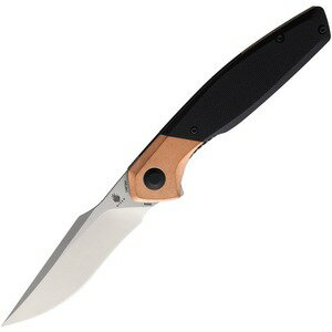 カイザー 折り畳み式 ポケットナイフブラックとカッパーのツートンカラーが目を引く折りたたみナイフデザイン性の高い高品質なナイフを数多く手掛ける「KIZER CUTLERY」の折りたたみナイフ「Grazioso」。全体的に細身でスタイリッシュなデザイン。外観的に相性の良いブラックカラーのハンドルと銅製ボルスターが存在感を引き立てます。ブレードは刃に軽い曲線のあるドロップポイント形状。素材に使われているN690ステンレス鋼は耐食性の高さや刃持ちの良さなどナイフ鋼材としてはバランスのとれた鋼材。耐久性の高いG10素材のハンドルは細身で握りやすい設計。表面に細かいテクスチャーがあり滑りにくくなっています。ライナーロック式を採用。また、オープン時に便利なフリップ付きで片手での操作も容易。携行時に便利なポケットクリップ付き。※製品の仕様、外観はメーカーより予告なく変更されますので、気になる点や、詳細はメールで別途お問合わせください。PC・モニタの環境で色が実物と多少異なる場合があります。布製品などは個体差があり、寸法に誤差が多少ありますので、ご了承くださいませ。フォールディングナイフの詳細オープン時全長約205mmクローズ時全長約12cmブレードの長さ約9cm)刃厚約3mmブレード材N690ステンレス鋼ハンドル材G10、銅重量(ナイフのみ)約130g[392][d01310296038703920000][00KIC] カイザー フォールディングナイフ 折り畳みナイフ 折り畳み式ナイフ 折りたたみ式ナイフ フォルダー狩猟・アウトドア ＞ ナイフ ＞ 折りたたみナイフ ＞ ライナーロック式取り扱いブランド ＞ 《カ》取扱いブランド ＞ カイザーカトラリー新着アイテム ＞ 新着アイテム 2022年 ＞ 7月 新入荷[カイザー]狩猟・アウトドア [ナイフ/折りたたみナイフ/ライナーロック式]【KIZER 折りたたみナイフ Grazioso ライナーロック式 ブラック G10ハンドル カッパー V4572N1】デザイン性の高い高品質なナイフを数多く手掛ける「KIZER CUTLERY」の折りたたみナイフ「Grazioso」。全体的に細身でスタイリッシュなデザイン。外観的に相性の良いブラックカラーのハンドルと銅製ボルスターが存在感を引き立てます。ブレードは刃に軽い曲線のあるドロップポイント形状。素材に使われているN690ステンレス鋼は耐食性の高さや刃持ちの良さなどナイフ鋼材としてはバランスのとれた鋼材。耐久性の高いG10素材のハンドルは細身で握りやすい設計。表面に細かいテクスチャーがあり滑りにくくなっています。ライナーロック式を採用。また、オープン時に便利なフリップ付きで片手での操作も容易。携行時に便利なポケットクリップ付き。狩猟・アウトドア ＞ ナイフ ＞ 折りたたみナイフ ＞ ライナーロック式取り扱いブランド ＞ 《カ》取扱いブランド ＞ カイザーカトラリー新着アイテム ＞ 新着アイテム 2022年 ＞ 7月 新入荷KIZER 折りたたみナイフ Infinity ブラック&ホワイト G10ハンドル V3579N2BUCK レザーシース 0112-05-BK レンジャー用ONTARIO アウトドアナイフ RAK マイカルタハンドル 専用シース付き 8674Kershaw 折りたたみナイフ Tumbler サブフレームロック 4038&nbsp;