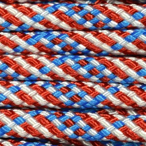 アトウッドロープ タイプ3 パラシュートコード星条旗をイメージしたデザインの550パラコードATWOOD ROPE(アトウッドロープ)社製の、Flag(フラッグ)デザインの550パラコードです。アメリカの星条旗をイメージして配色されており、赤、青、白が編み込まれています。米国の引張強度テストで550ポンド(約250kg)の重さに耐えたほど丈夫なので、アウトドアは勿論、災害時などの「もしも」の備えにも最適です。パラコードは6つのタイプと2つのグレードで仕様が異なっており、このパラコードは、7本のインナーコードを撚って作られた最も流通量の多い「タイプ3」で、インナーコードが2本に分けられる「商用グレード」となっています。外装はナイロン製で、耐久性・耐水性が高いので、靴紐として代用したり、携帯のストラップやペットのリードの作成にも人気があります。本体の切り口は、ほつれを防ぐために、先端を火で炙り、溶かして固める事が出来ます。※製品の仕様、外観はメーカーより予告なく変更されますので、気になる点や、詳細はメールで別途お問合わせください。PC・モニタの環境で色が実物と多少異なる場合があります。布製品などは個体差があり、寸法に誤差が多少ありますので、ご了承くださいませ。パラコードの詳細UVカット・耐腐敗性・防カビ※生産ロットで若干色合いが異なる場合がございます。ご了承ください。グレード商用グレードタイプタイプ3太さ5/32インチ(約4mm)素材(外装/内部)ナイロン/ポリエステルカラーフラッグ生産国アメリカ他のバリエーションはこちら[ 305m ][ 30m ]1985年以降顧客のニーズと要求を満たすために新しい製品や技術の開発を続け、幅広い能力を備えたロープ専門の製造販売を行っているメーカーです。最新の技術や製造装置等を使用し、将来に向けてより使いやすいロープとコードの開発をし続けいています。[アトウッドロープ/Atwood Rope ARM]アトウッドロープの商品一覧[1418][d01311351141800000000][00AWR]アトウッドロープ ARM 商用 Flag 星条旗 赤 青 白 ロープ パラシュートコード 綱 靴紐 靴ひも シューレース 防災 ひも 550コード パラコード ナイロンコード 紐 ミリタリーコード タクティカルコード サバイバルコード ミリタリーロープ タクティカルロープ サバイバルロープ ナイロンロープ レプマート repmart 激安通販 激安販売狩猟・アウトドア ＞ ロープ ＞ パラシュートコード取り扱いブランド ＞ 《ア》取扱いブランド ＞ アトウッドロープ新着アイテム ＞ 新着アイテム 2024年 ＞ 5月 新入荷[アトウッドロープ]狩猟 アウトドア [ロープ/パラシュートコード]【ATWOOD ROPE 550パラコード タイプ3 フラッグ [ 305m ]】ATWOOD ROPE(アトウッドロープ)社製の、Flag(フラッグ)デザインの550パラコードです。アメリカの星条旗をイメージして配色されており、赤、青、白が編み込まれています。米国の引張強度テストで550ポンド(約250kg)の重さに耐えたほど丈夫なので、アウトドアは勿論、災害時などの「もしも」の備えにも最適です。パラコードは6つのタイプと2つのグレードで仕様が異なっており、このパラコードは、7本のインナーコードを撚って作られた最も流通量の多い「タイプ3」で、インナーコードが2本に分けられる「商用グレード」となっています。外装はナイロン製で、耐久性・耐水性が高いので、靴紐として代用したり、携帯のストラップやペットのリードの作成にも人気があります。本体の切り口は、ほつれを防ぐために、先端を火で炙り、溶かして固める事が出来ます。狩猟・アウトドア ＞ ロープ ＞ パラシュートコード取り扱いブランド ＞ 《ア》取扱いブランド ＞ アトウッドロープ新着アイテム ＞ 新着アイテム 2024年 ＞ 5月 新入荷&nbsp;