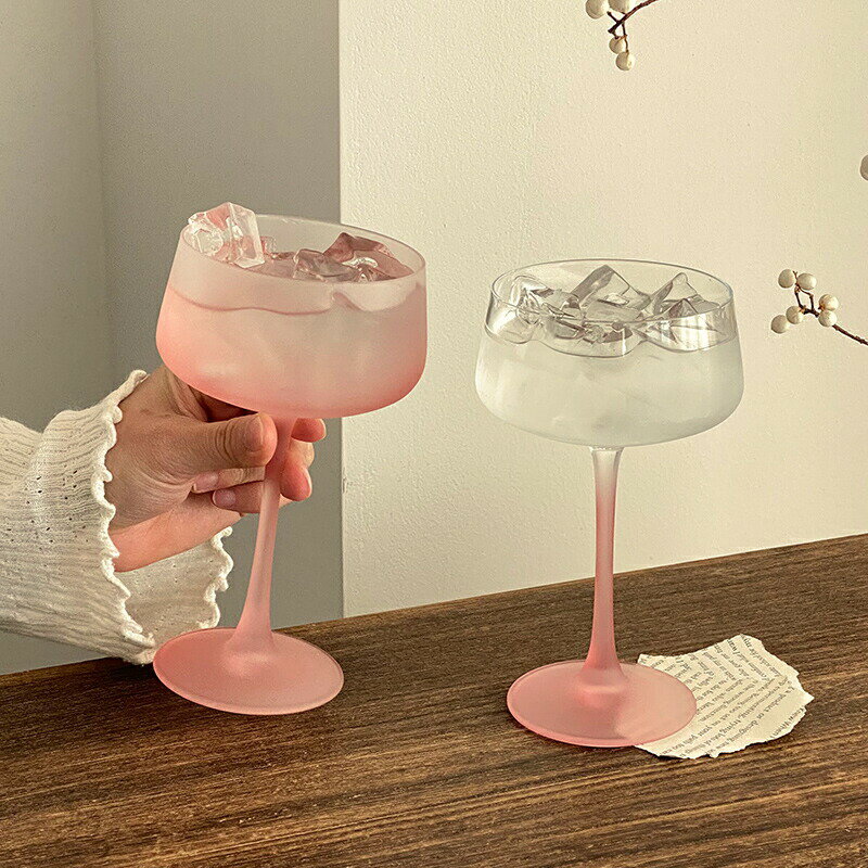 Rakuten - SNS風 かわいい 美しい脚付グラス 日本酒 ゴブレット ピンク ワイングラス 足付き クラフトサケグラス 玉足 すりガラス お酒 グラス 脚付き シャンパン 赤 梅酒 コップ 白ワイン