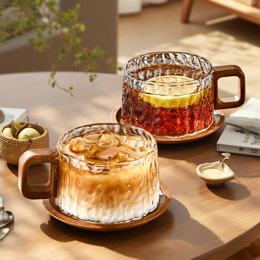 Rakuten - レトロ風 耐熱ガラスマグカップ モダン 天然木 ハンドル付き おしゃれ ティーカップ 麦茶マグコップ コーヒー グラス コップ 和風 ガラス食器 ミルク ガラス製カップ シンプル 水 紅茶