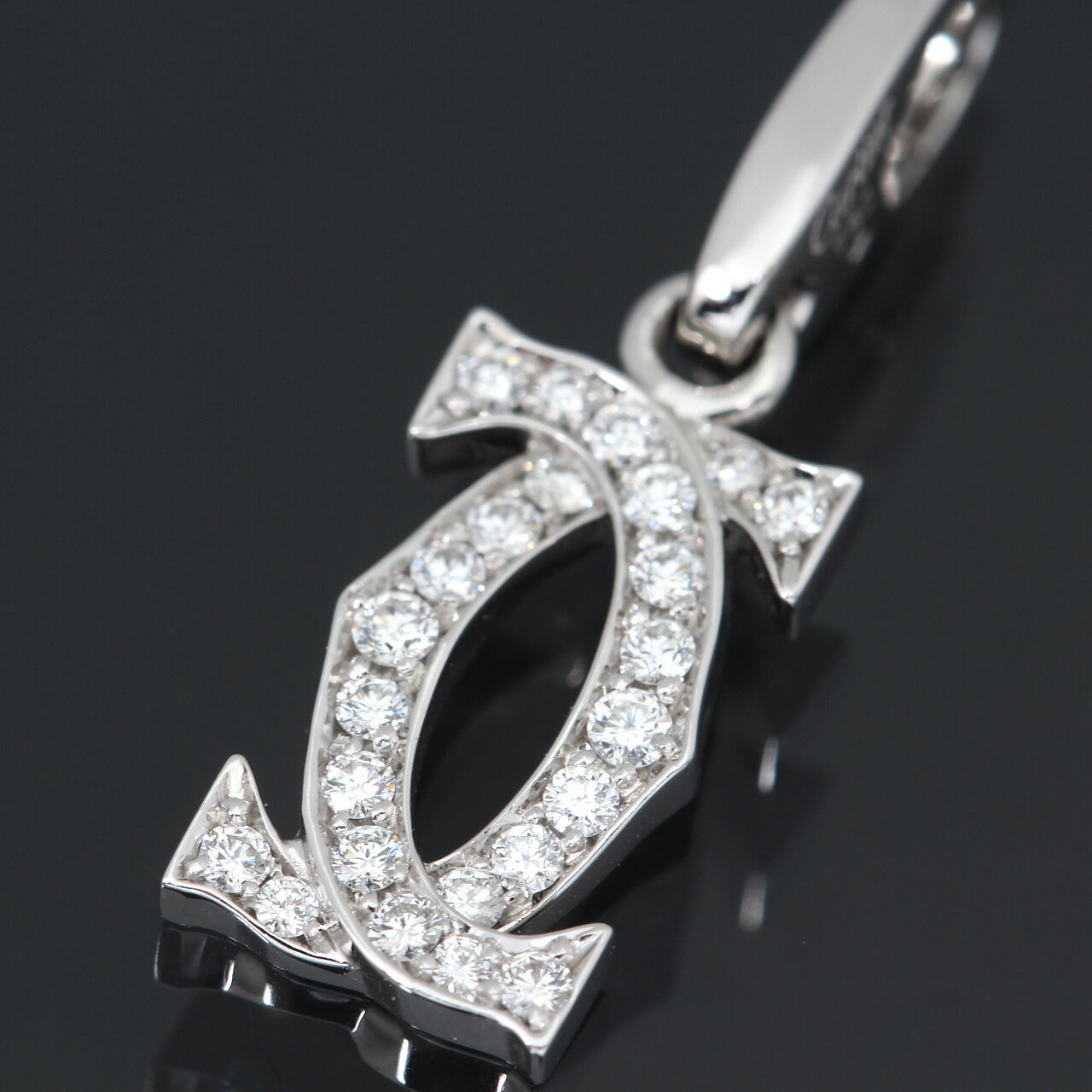 商品詳細 ブランド：カルティエ ランク：SAランク 色・材質:750WG サイズ：13.0mm×8.0mm　バチカン含む全長約25.0mm 重さ：約2.26g 付属品：箱　ケース　保証書　 【状態説明】 外側：簡易磨き済みで綺麗でございます...