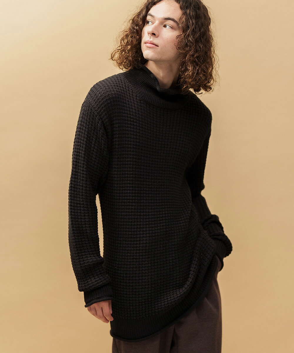 【many more times(メニーモアタイムズ)】 ロールネックオーバーニット(MMT-009)