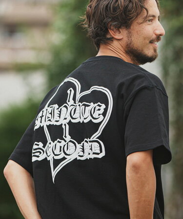 樂天商城 - 【1minute 1second(ワンミニットワンセカンド)】9oz havy weight cut&sewn(old English heart) Tシャツ(1M24A240)